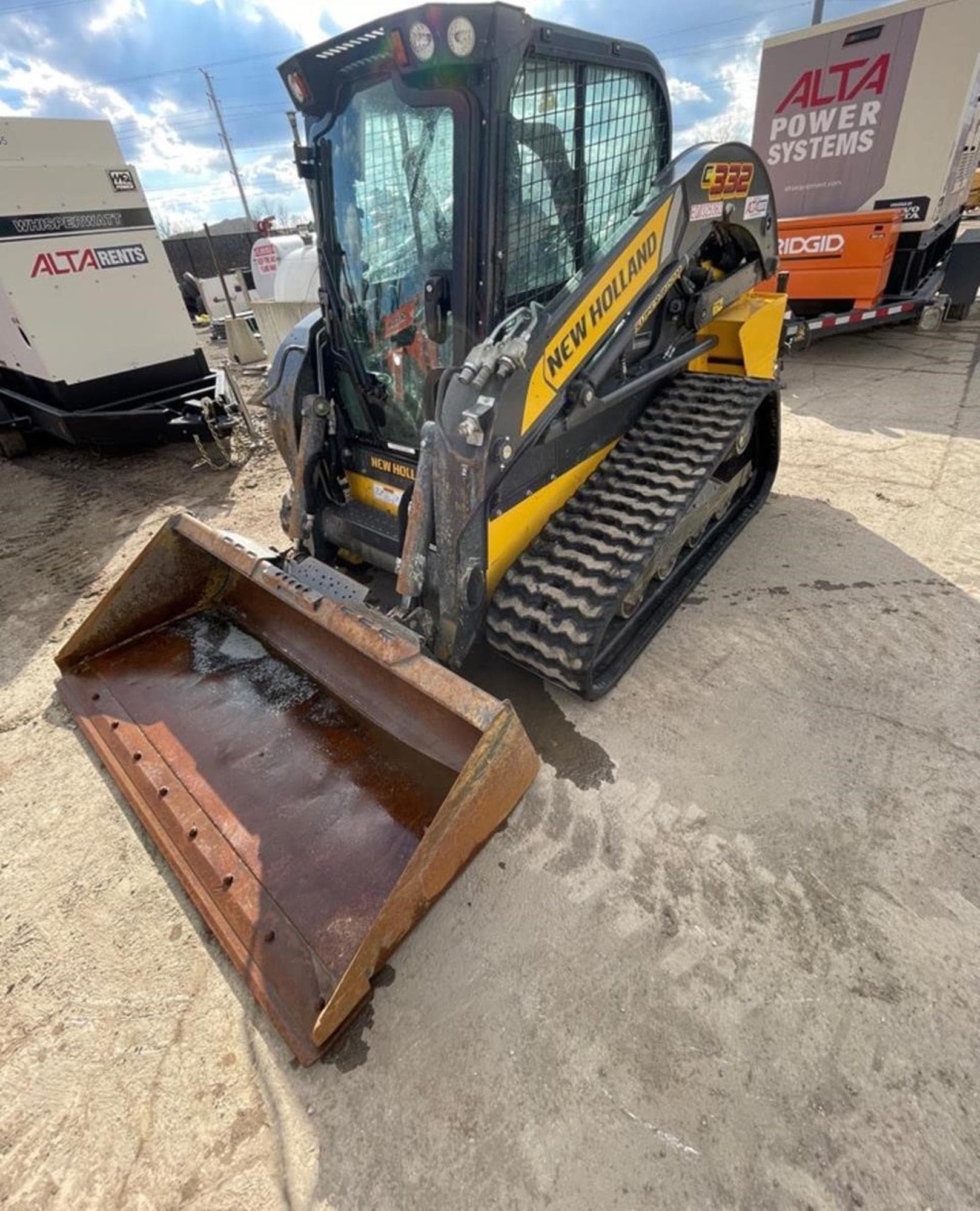 NEW HOLLAND C332 KRMQoKu.jpeg
