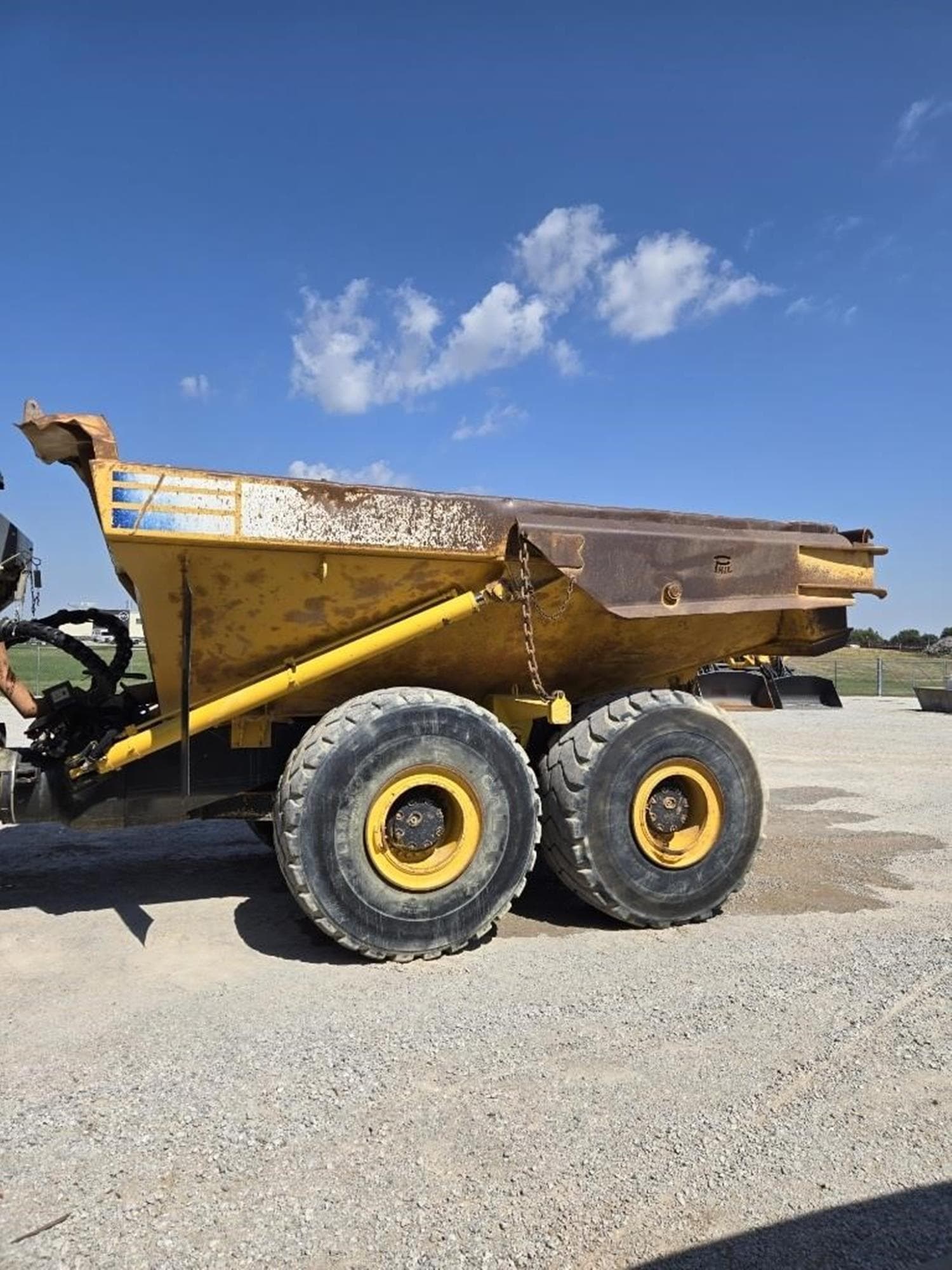 KOMATSU HM400-5 245stEy.jpeg