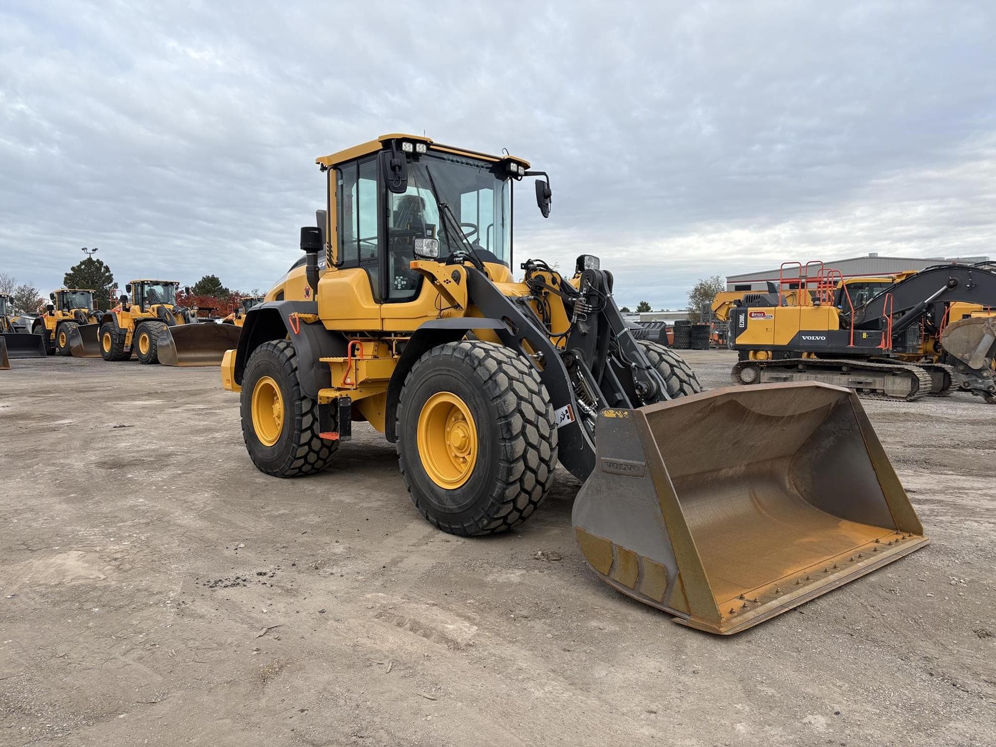 VOLVO L60H xnruI8z.jpeg