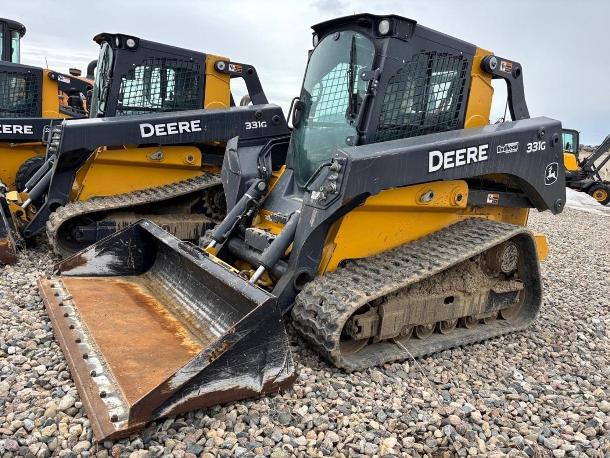 DEERE 331G Y4cnlsk.jpeg