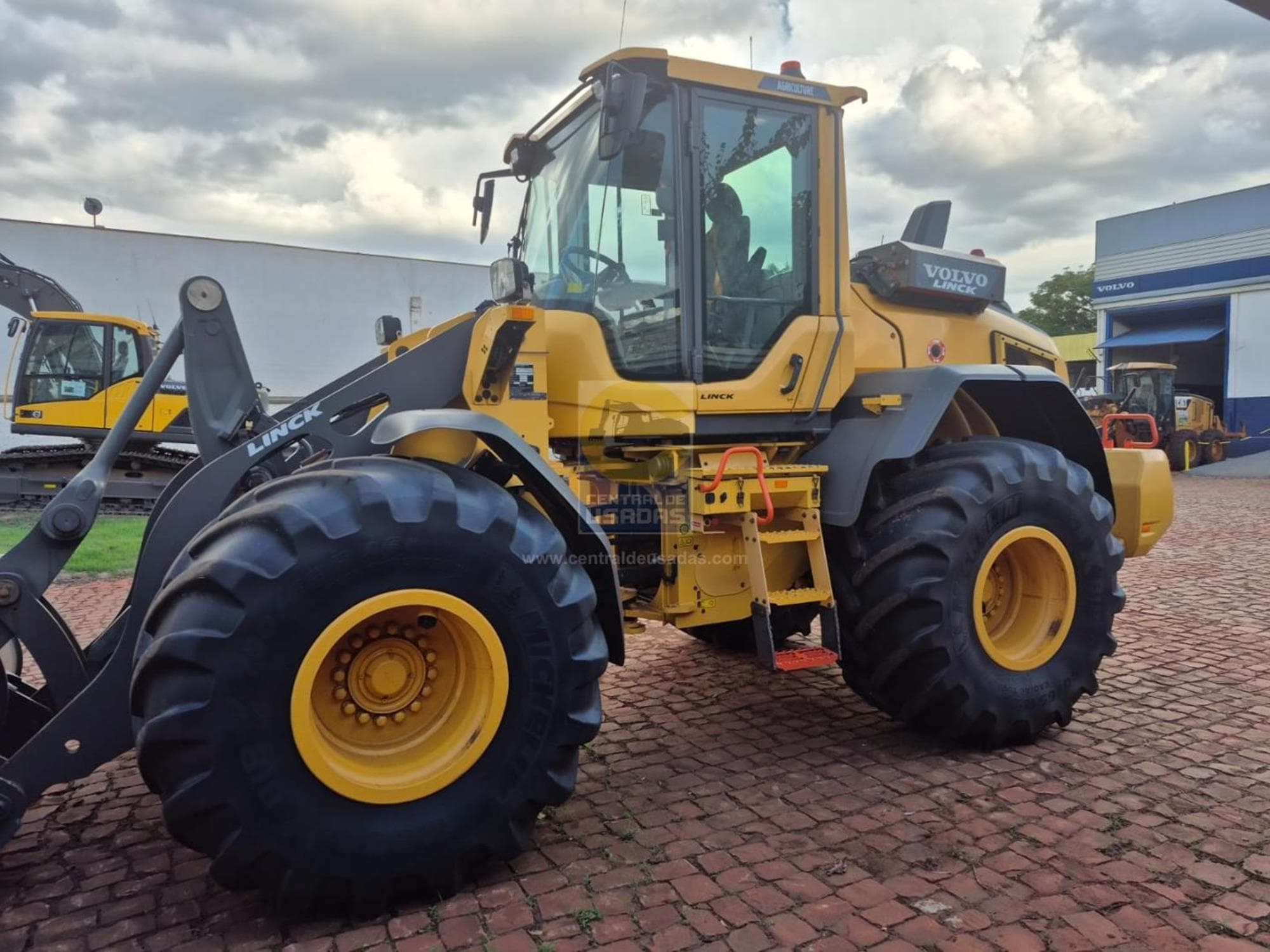 VOLVO L90H 4G0E4y7.jpeg