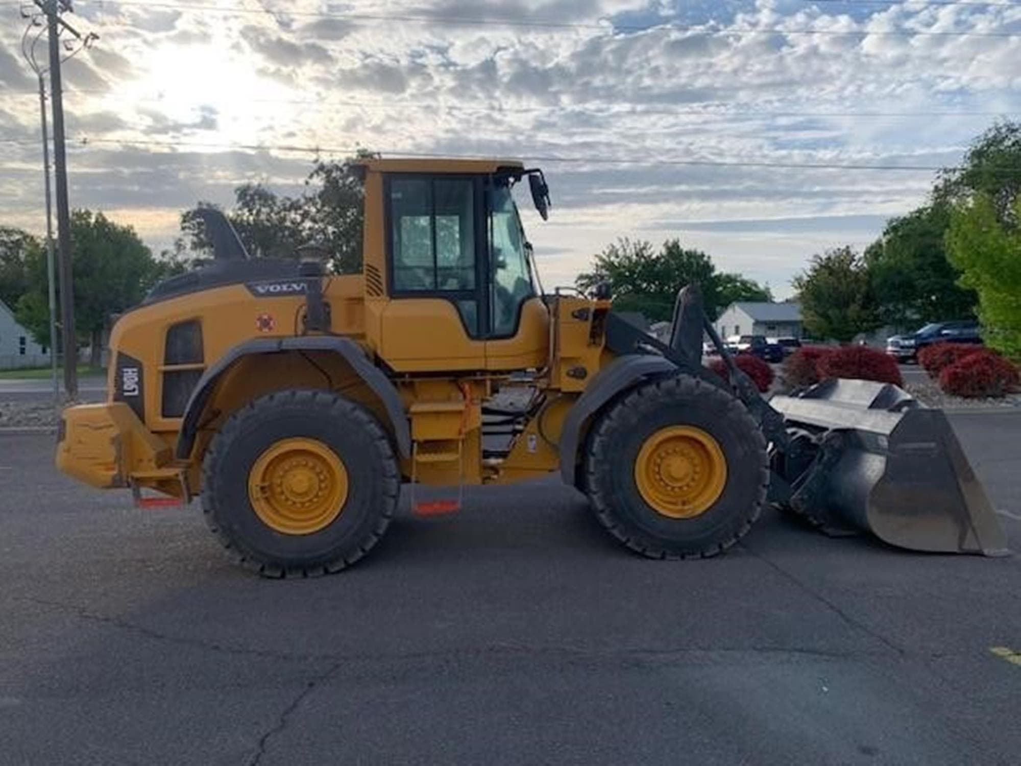 VOLVO L90H Aw3IGDA.jpeg