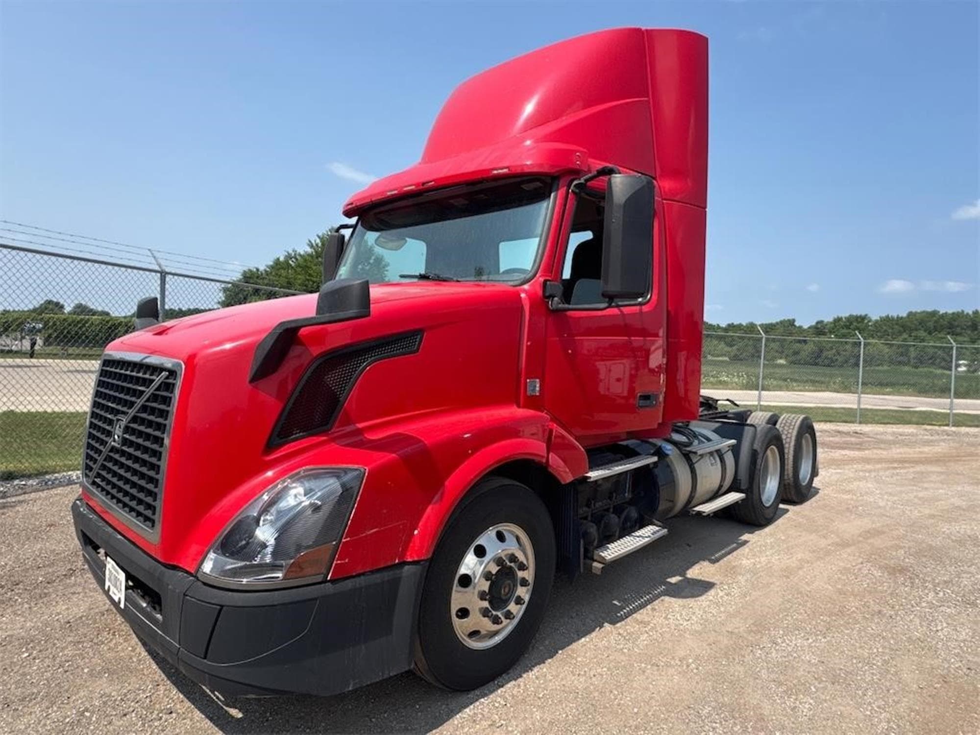 VOLVO VNL64T300 wNOwuFr.jpeg