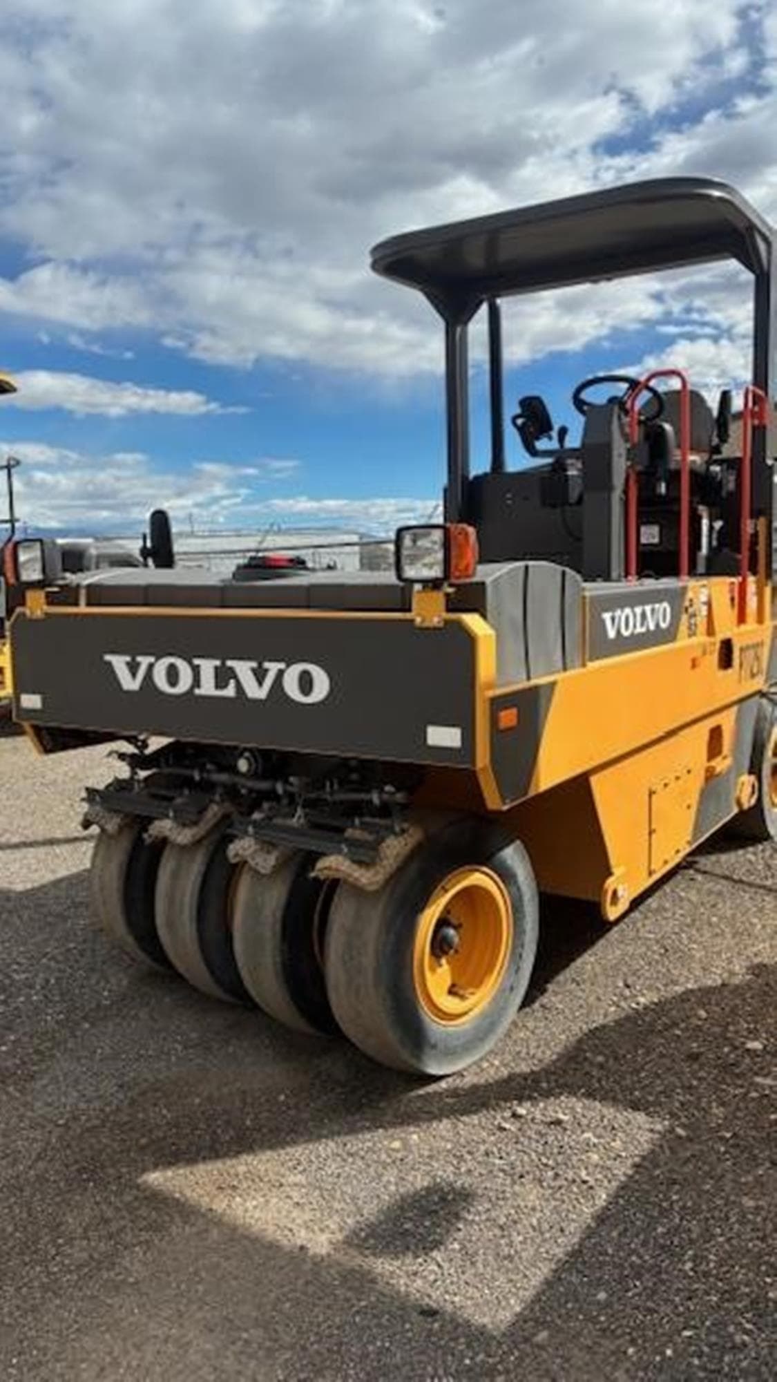 VOLVO PT125C RcK817F.jpeg