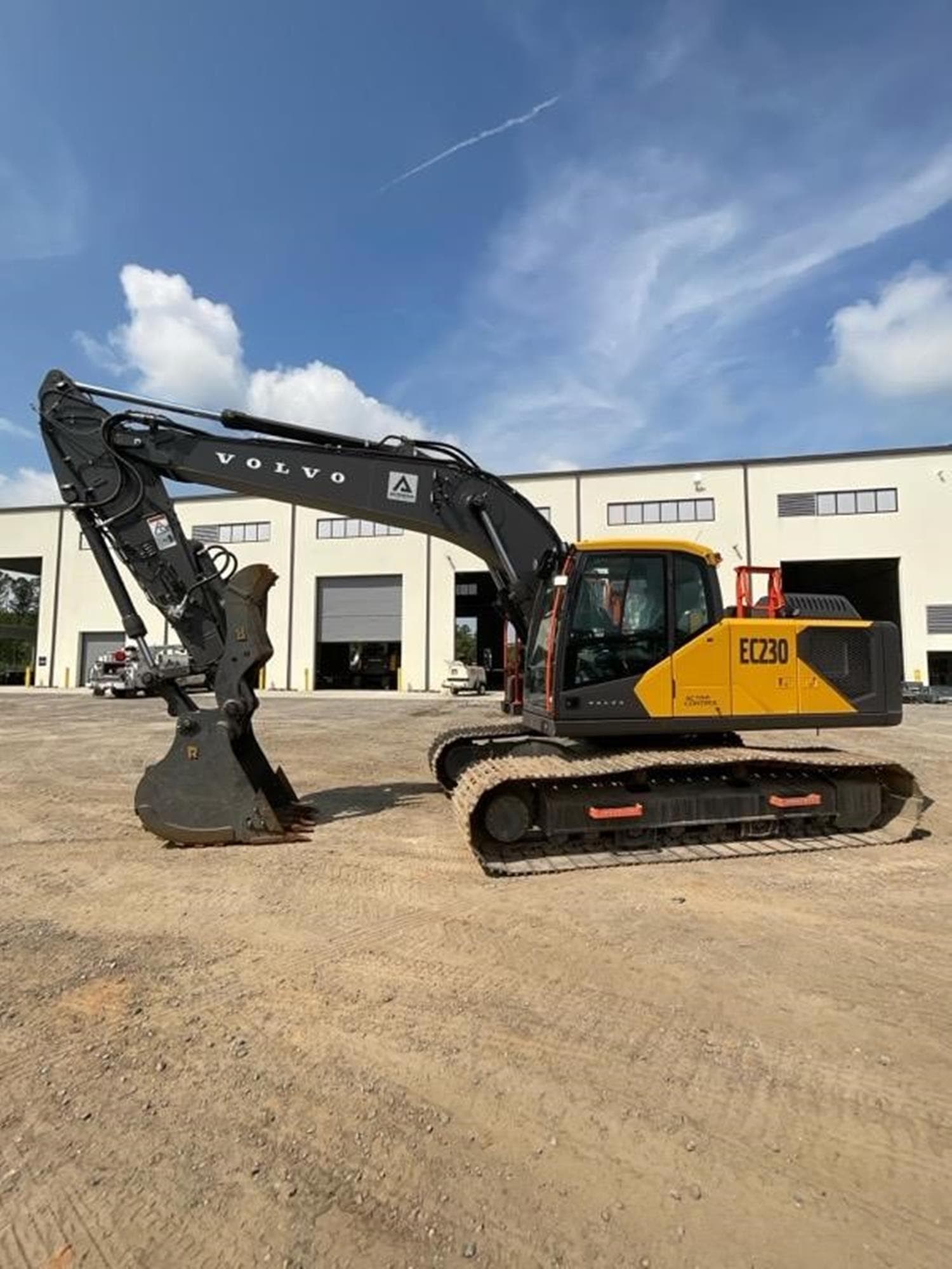 VOLVO EC230FL5 U%2b9Lx.jpeg