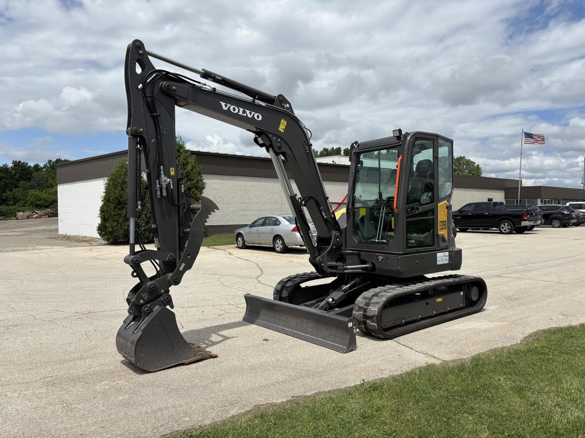 VOLVO ECR58F OaVKYFu.jpeg
