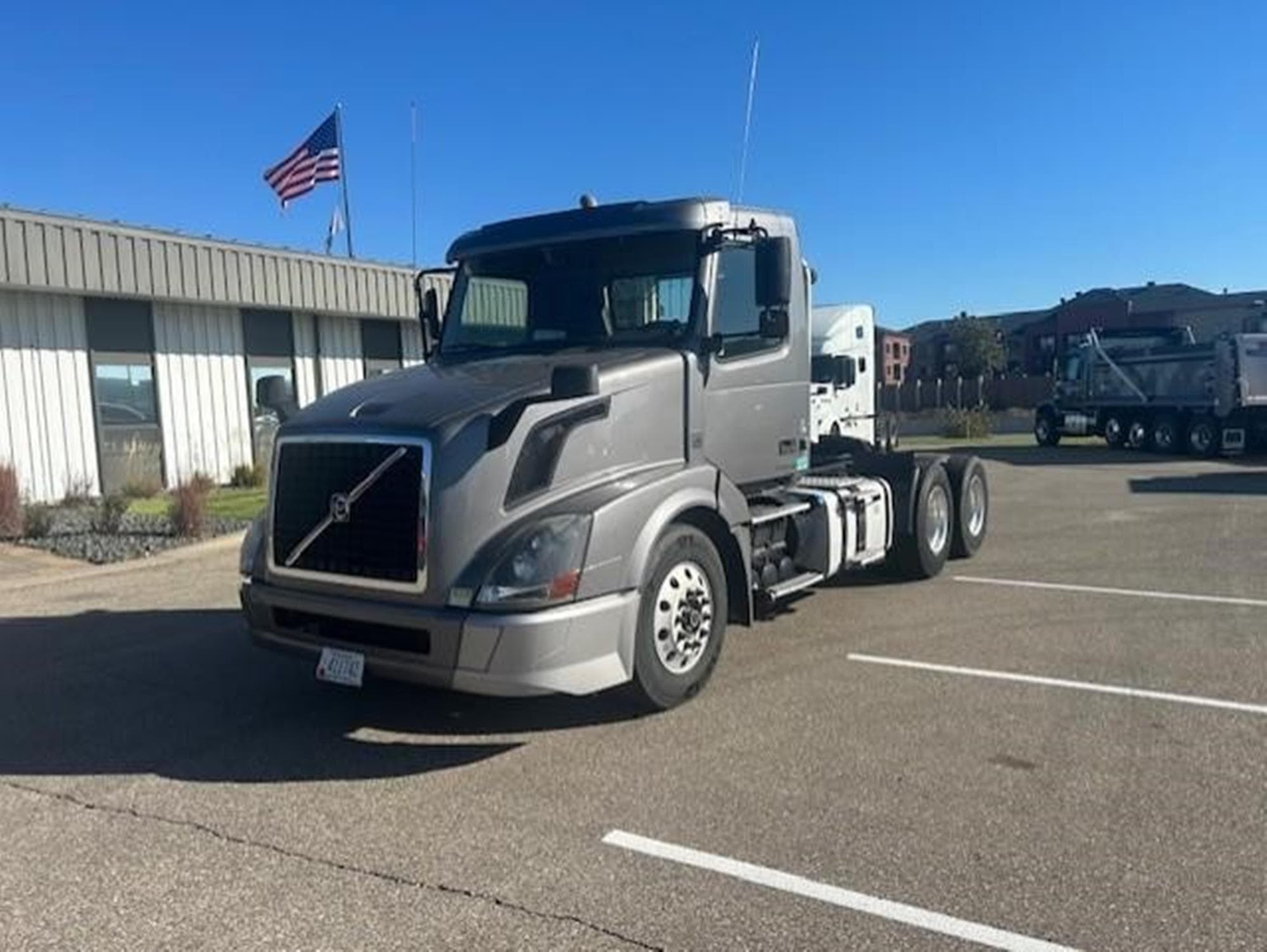 VOLVO VNL64T760 ITrkAZI.jpeg