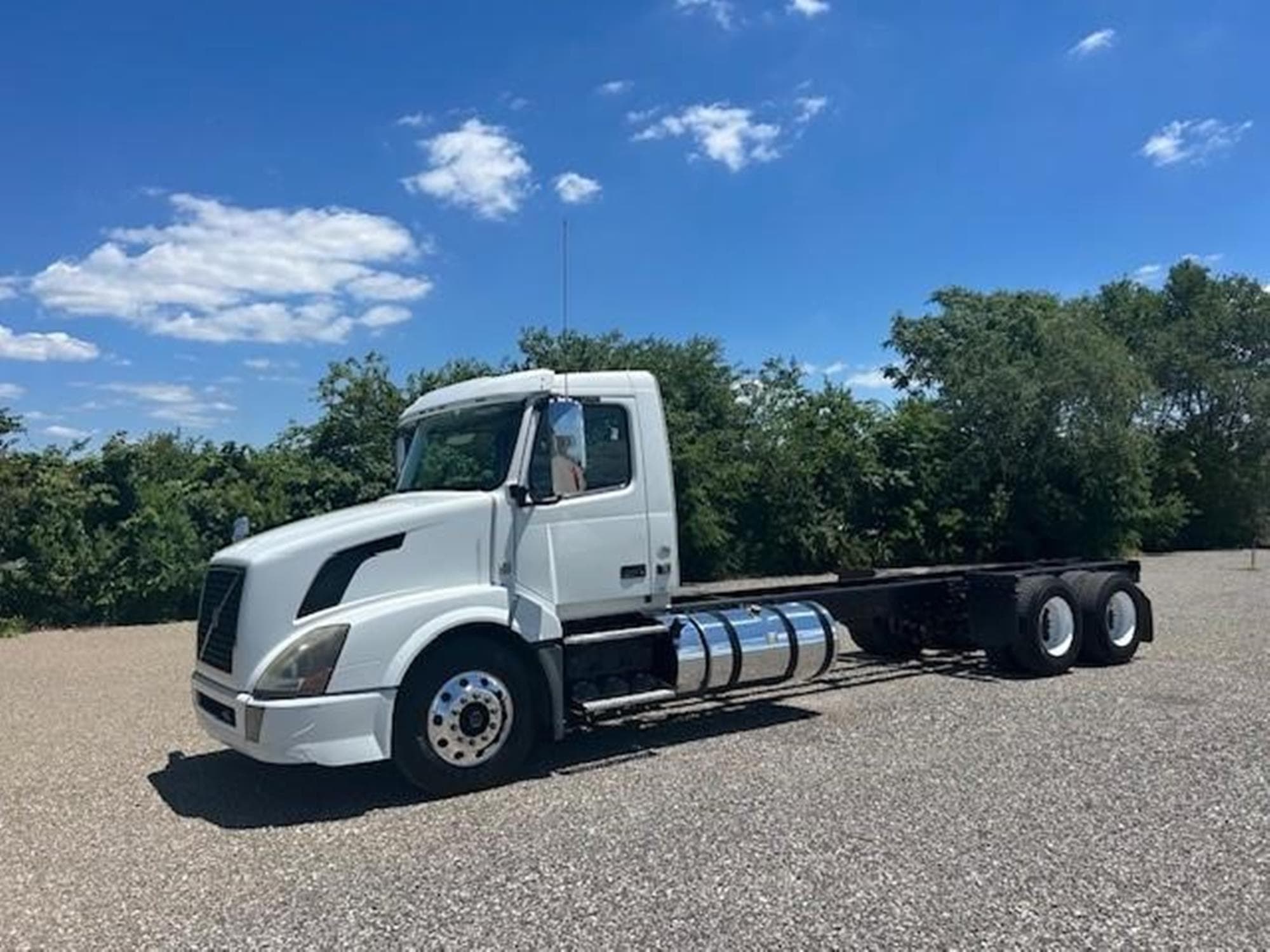 VOLVO VNL64300 XETui0Y.jpeg