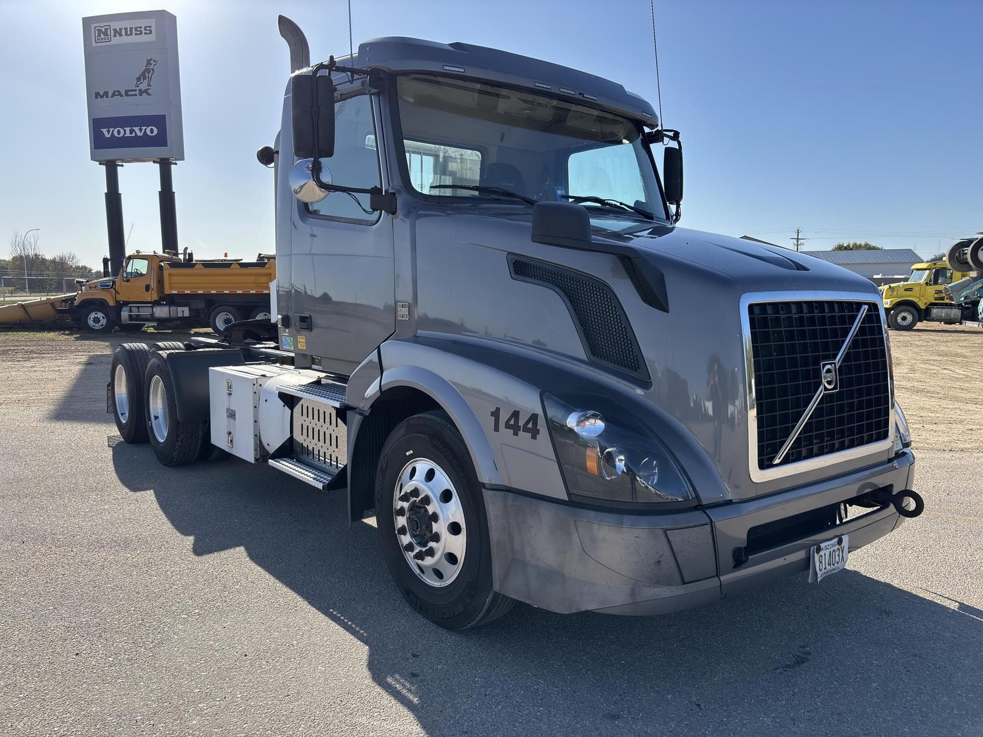 VOLVO VNL64T300 I0IjFTW.jpeg