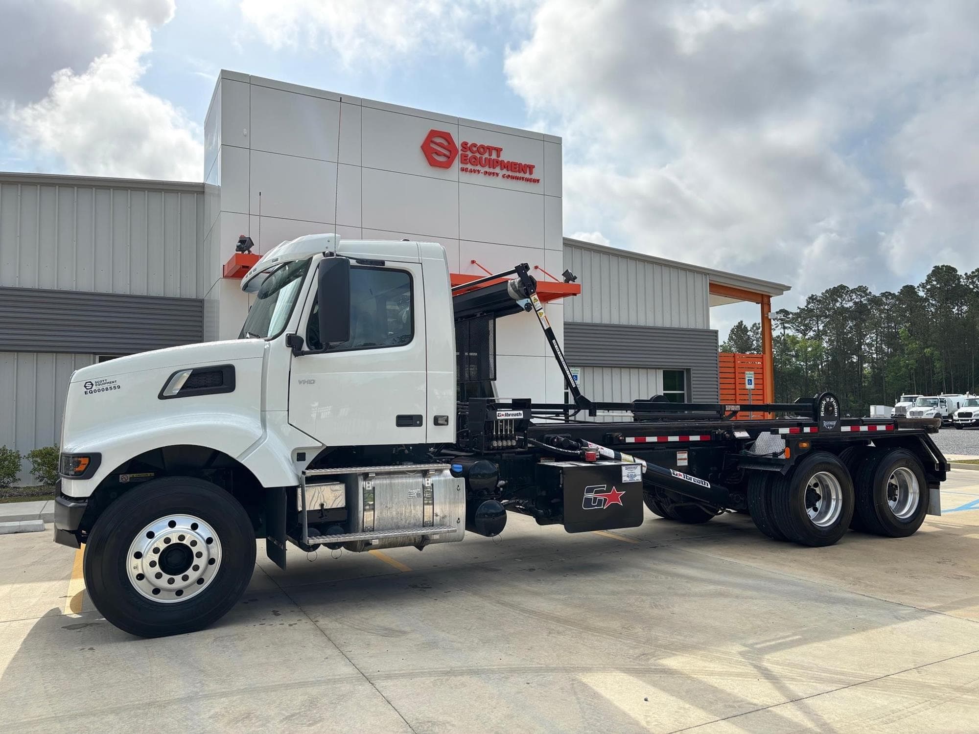 VOLVO VHD64F300 TaTv9Rr.jpeg