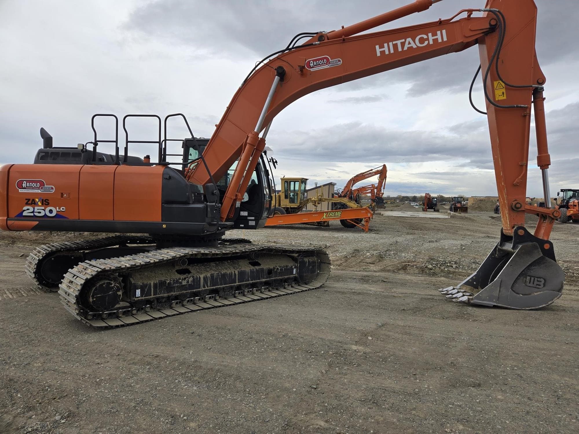 HITACHI ZX250 LC-6 aC3MKkH.jpeg