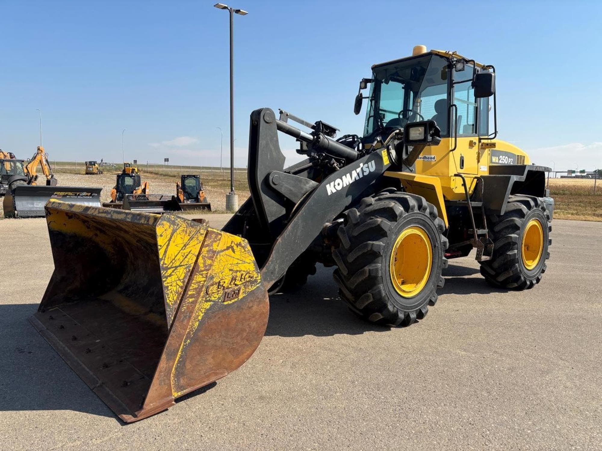 KOMATSU WA250 t%2bNhz.jpeg