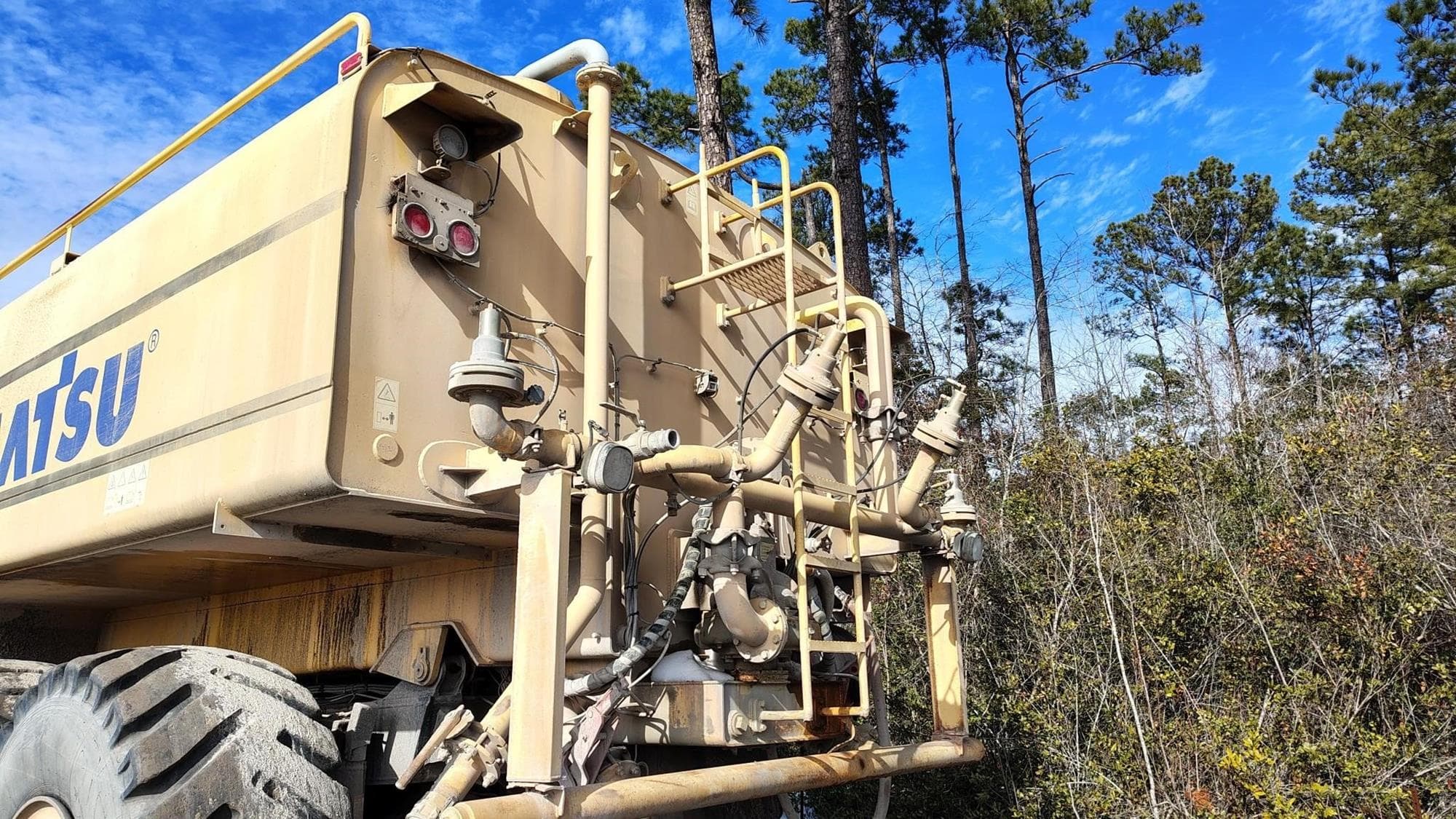 KOMATSU HM400 N97Gjnn.jpeg