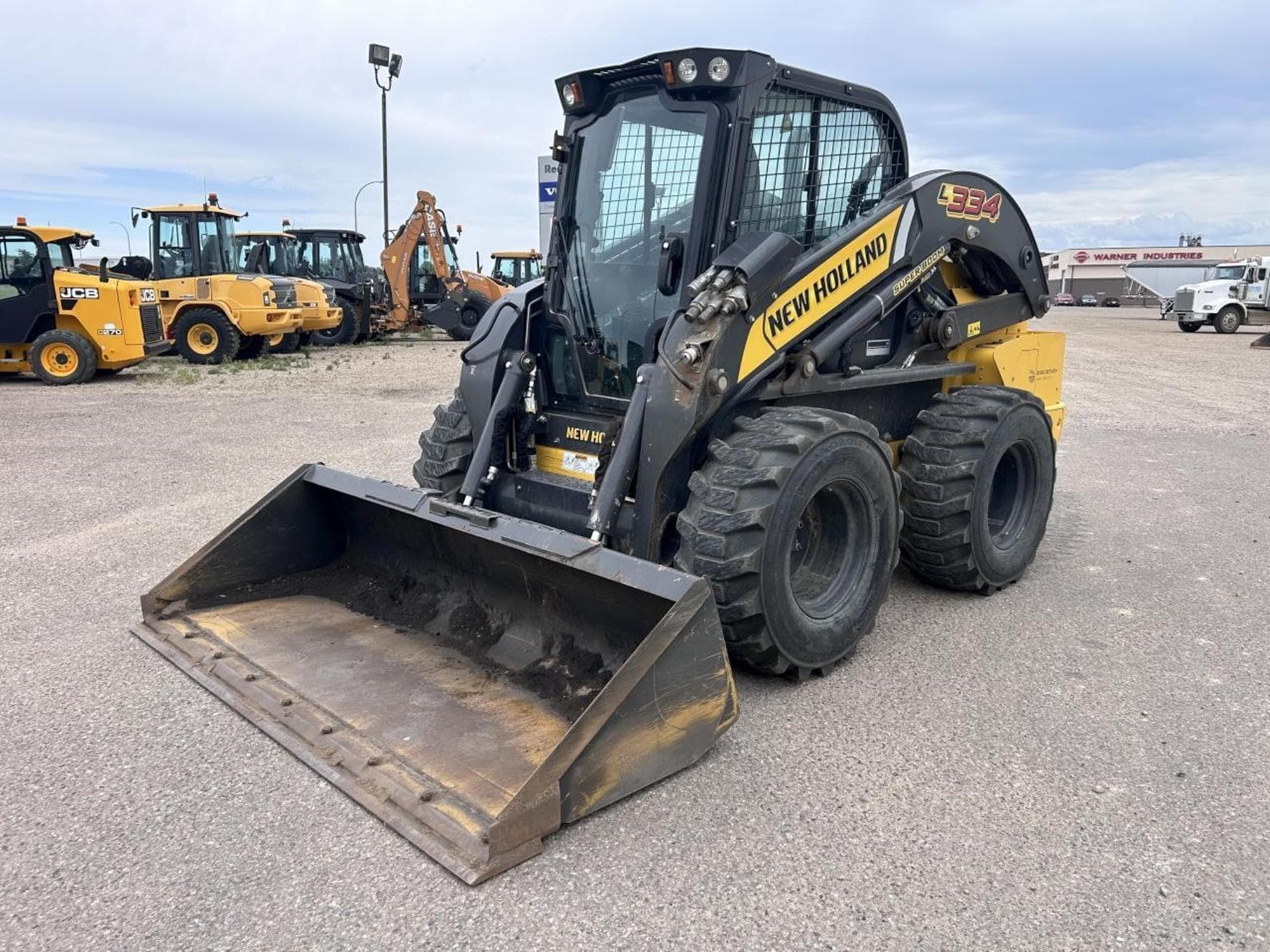 NEW HOLLAND L334 hb3S31T.jpeg