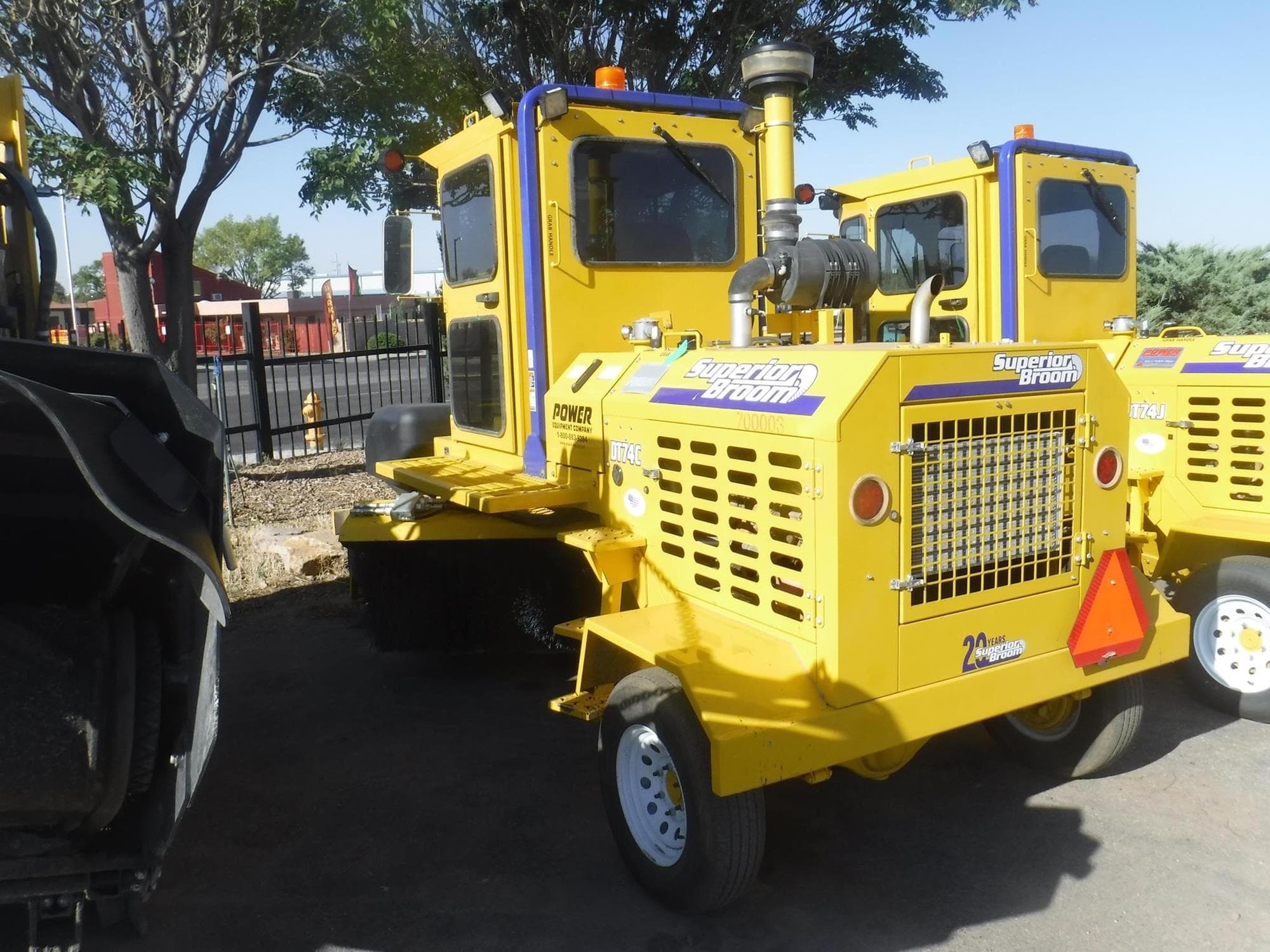 SUPERIOR BROOM DT74C XOfRWjD.jpeg