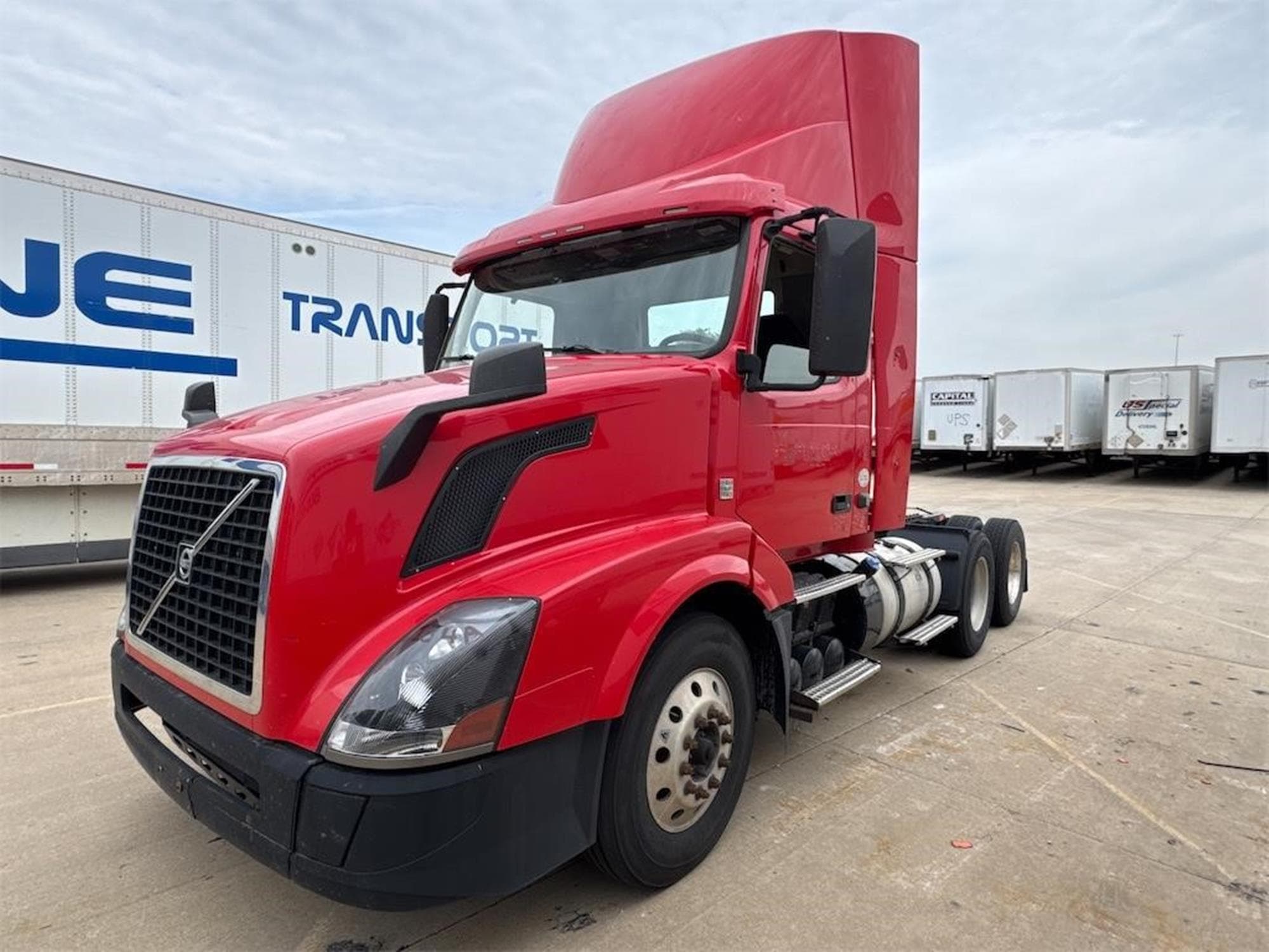 VOLVO VNL64T300 lqSAmPE.jpeg
