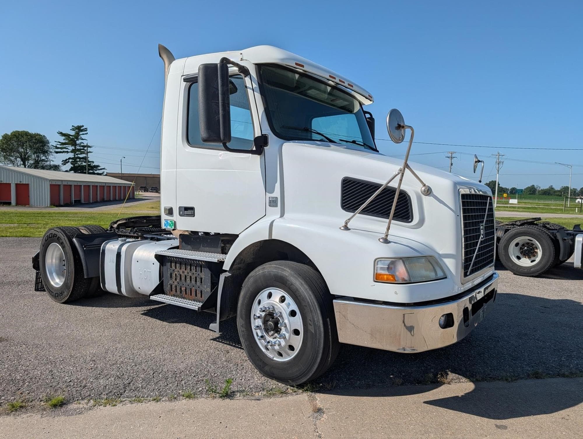 VOLVO VNL64T300 ksMBAhp.jpeg