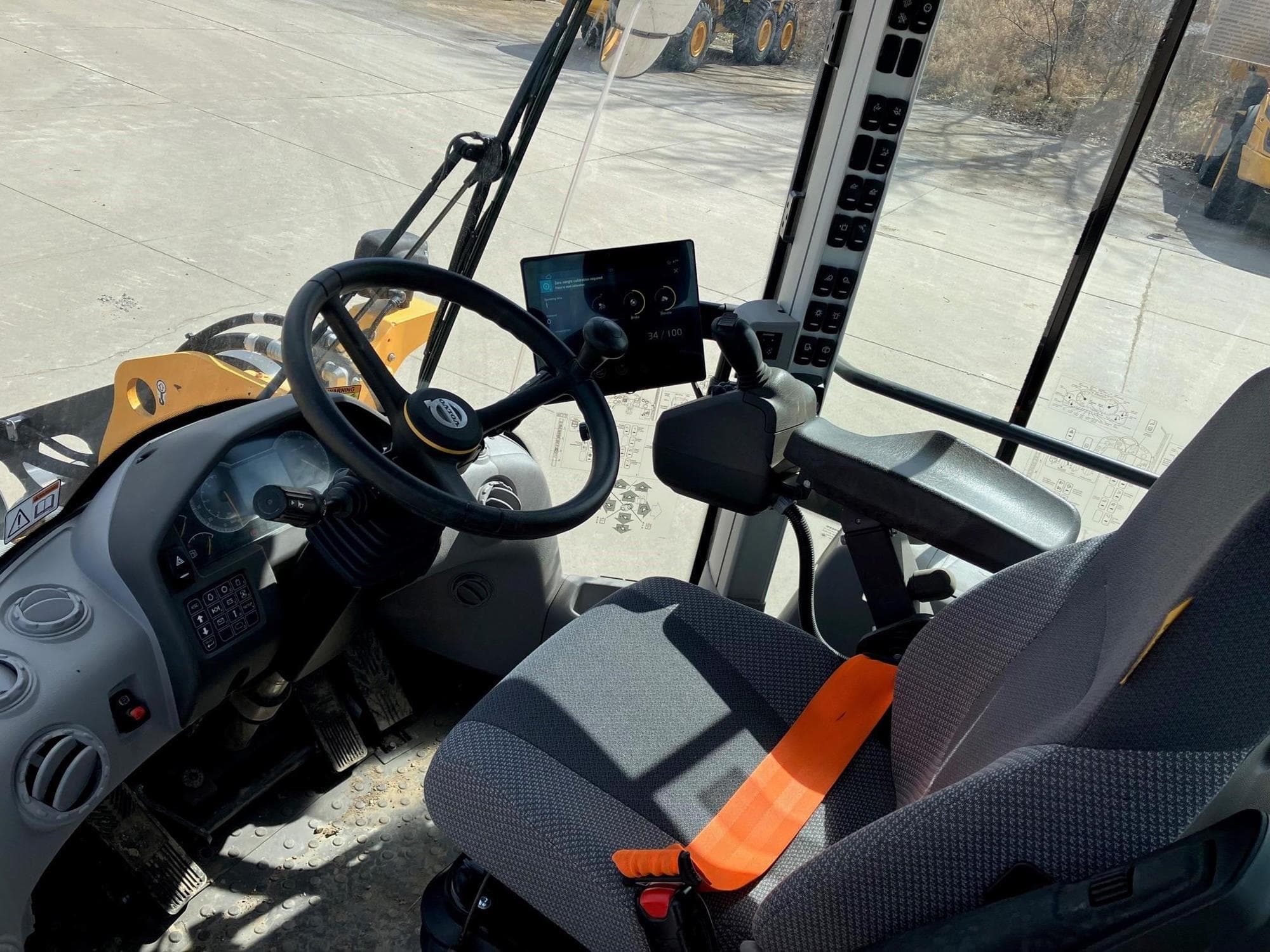 VOLVO L90H 2fx80UU.jpeg