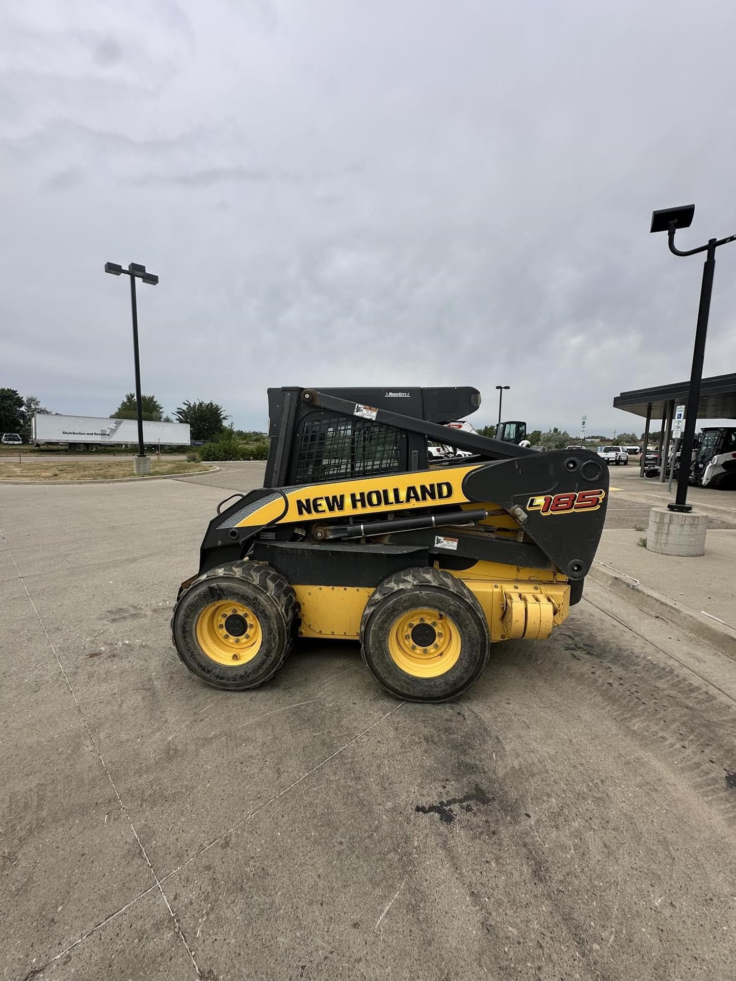 NEW HOLLAND L185 2bXO1SL.jpeg