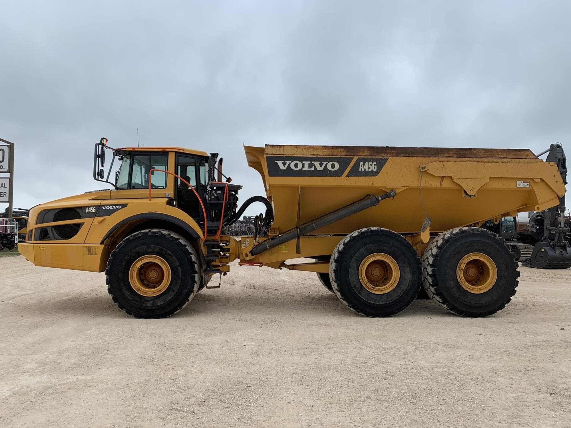 VOLVO A45G UqDfNgc.jpeg