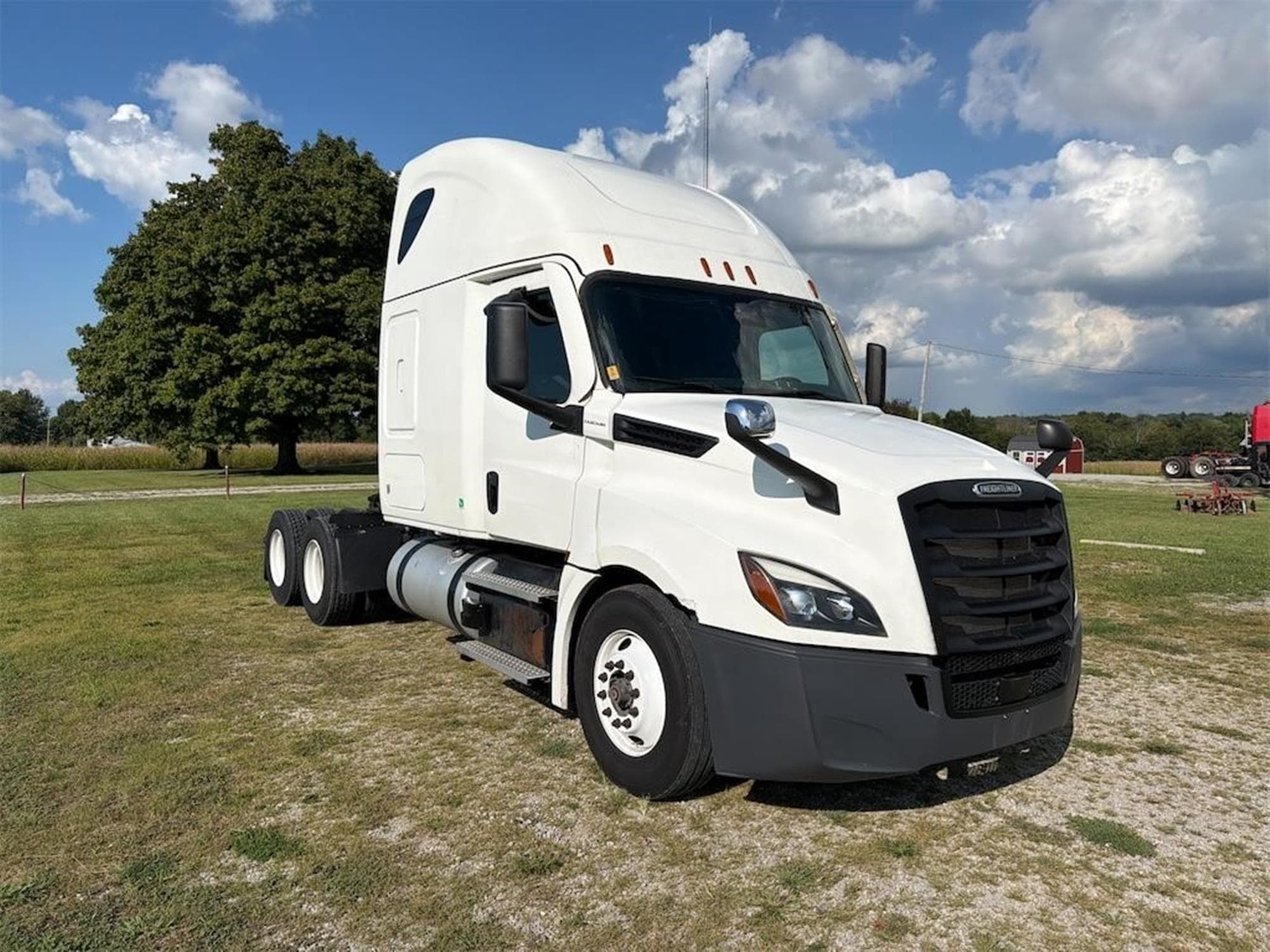 FREIGHTLINER CASCADIA 126 mibzvuz.jpeg
