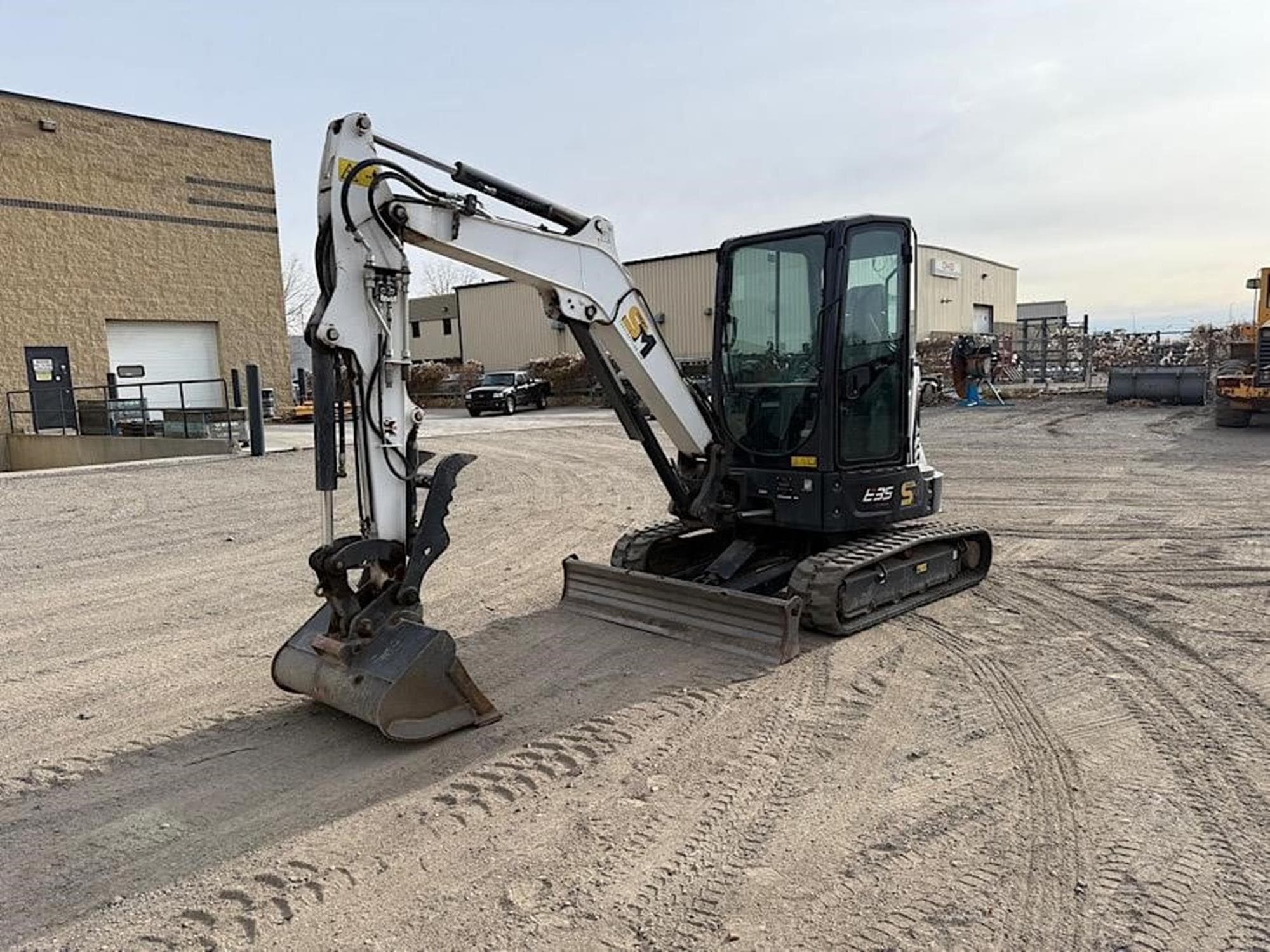 BOBCAT E35IR2 ftAxXLL.jpeg