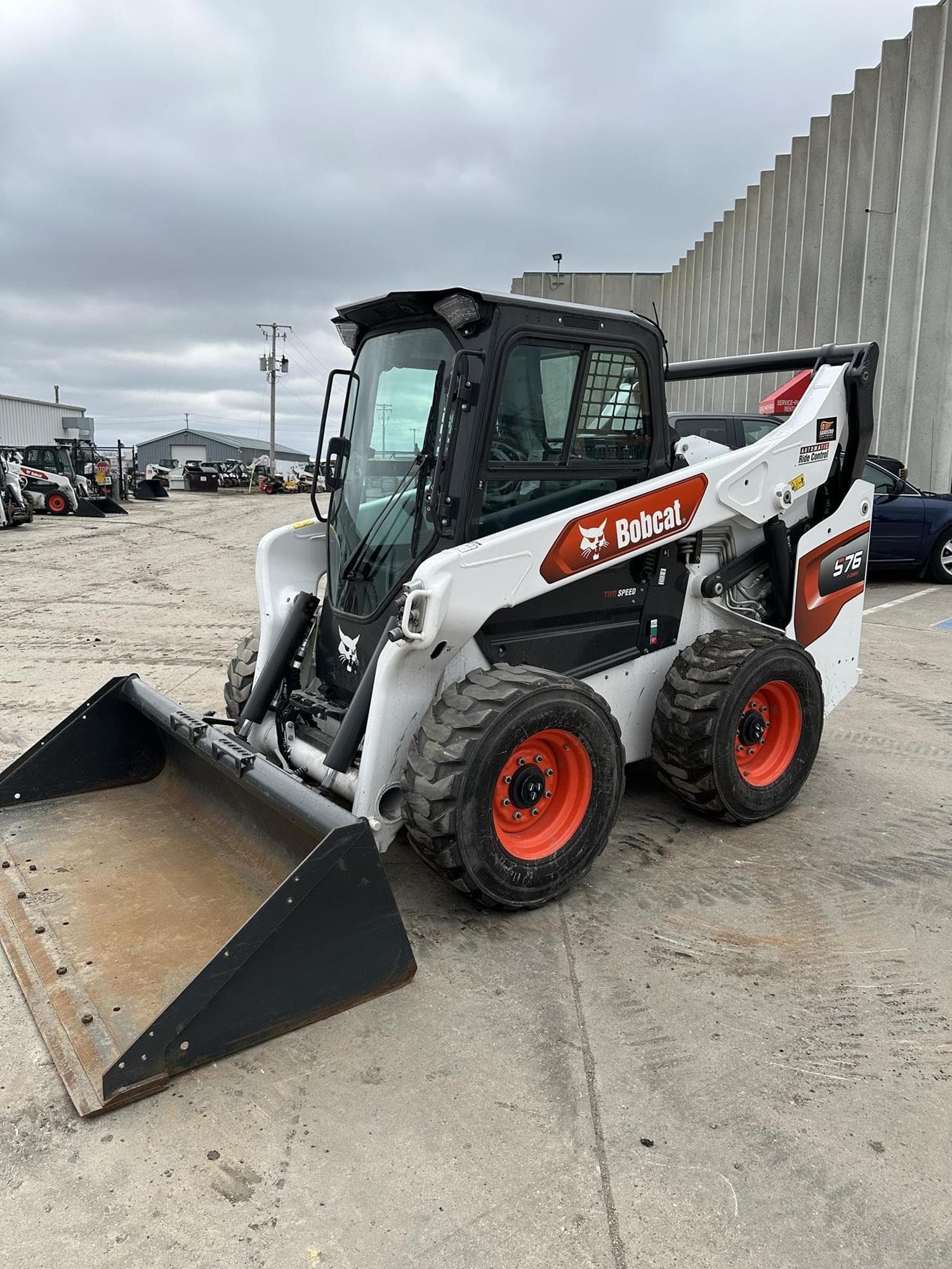 BOBCAT S76 h5xkMic.jpeg