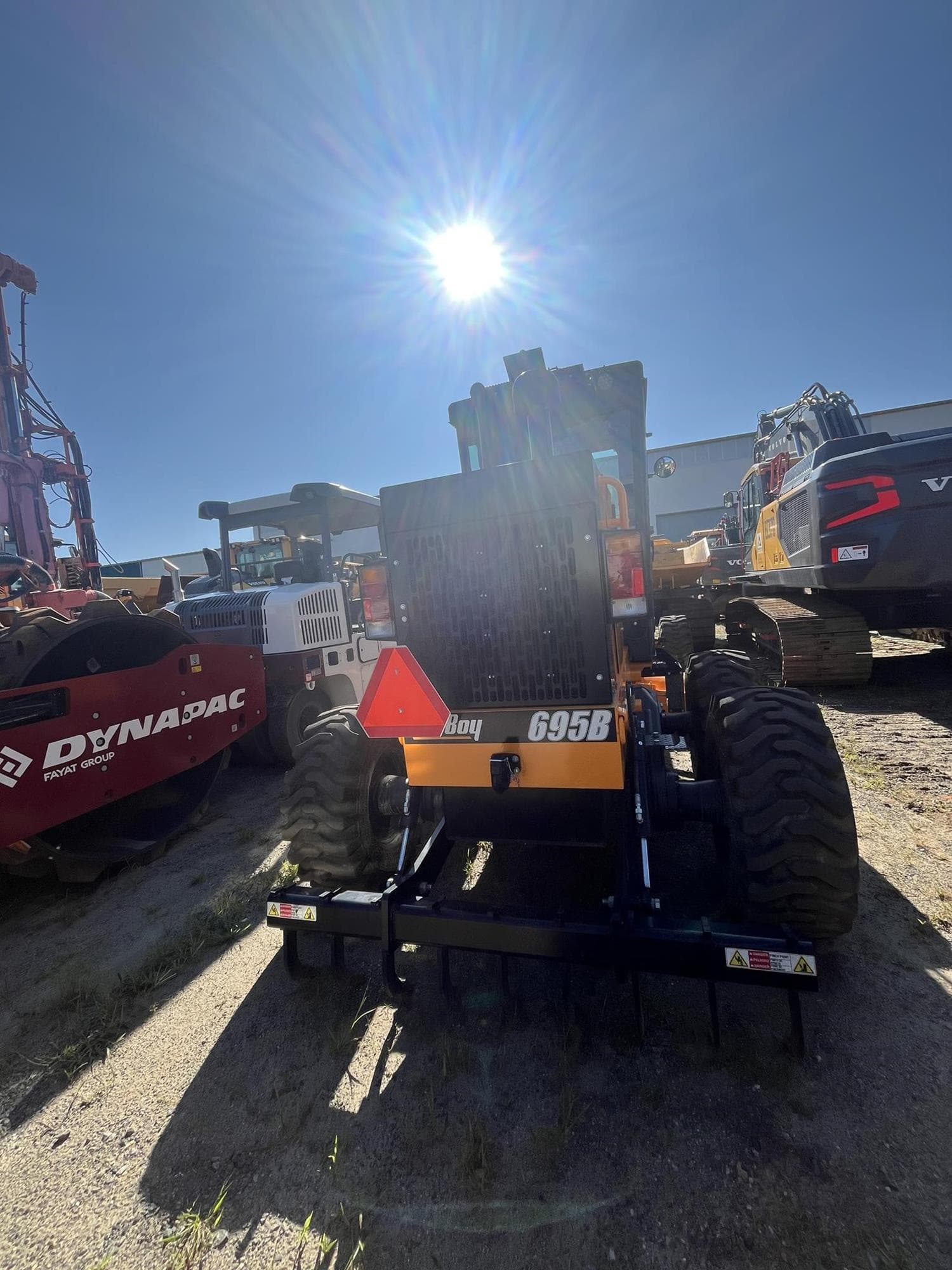 LEEBOY 695 2Rdog8V.jpeg