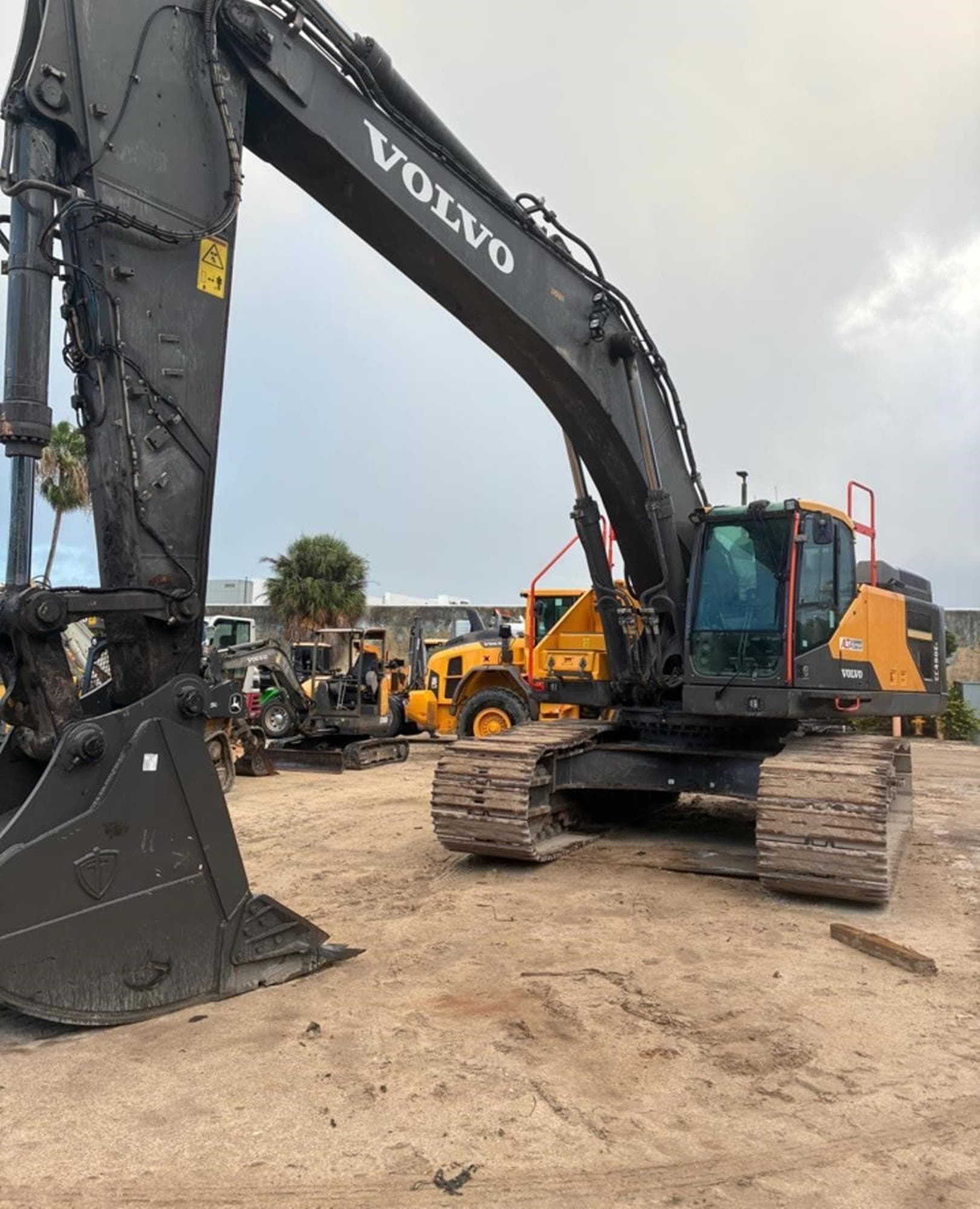 VOLVO EC480EL 0T8g33a.jpeg