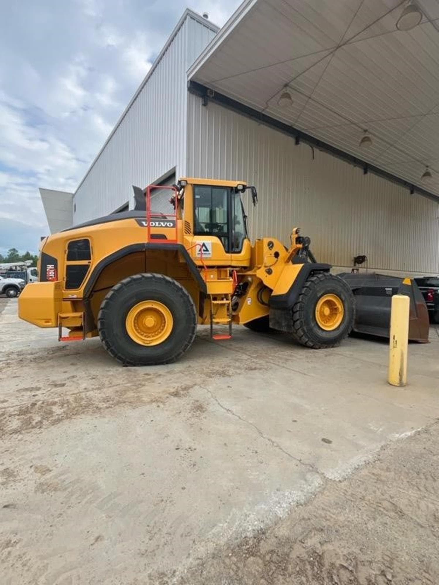 VOLVO L180H QmtX6ZL.jpeg