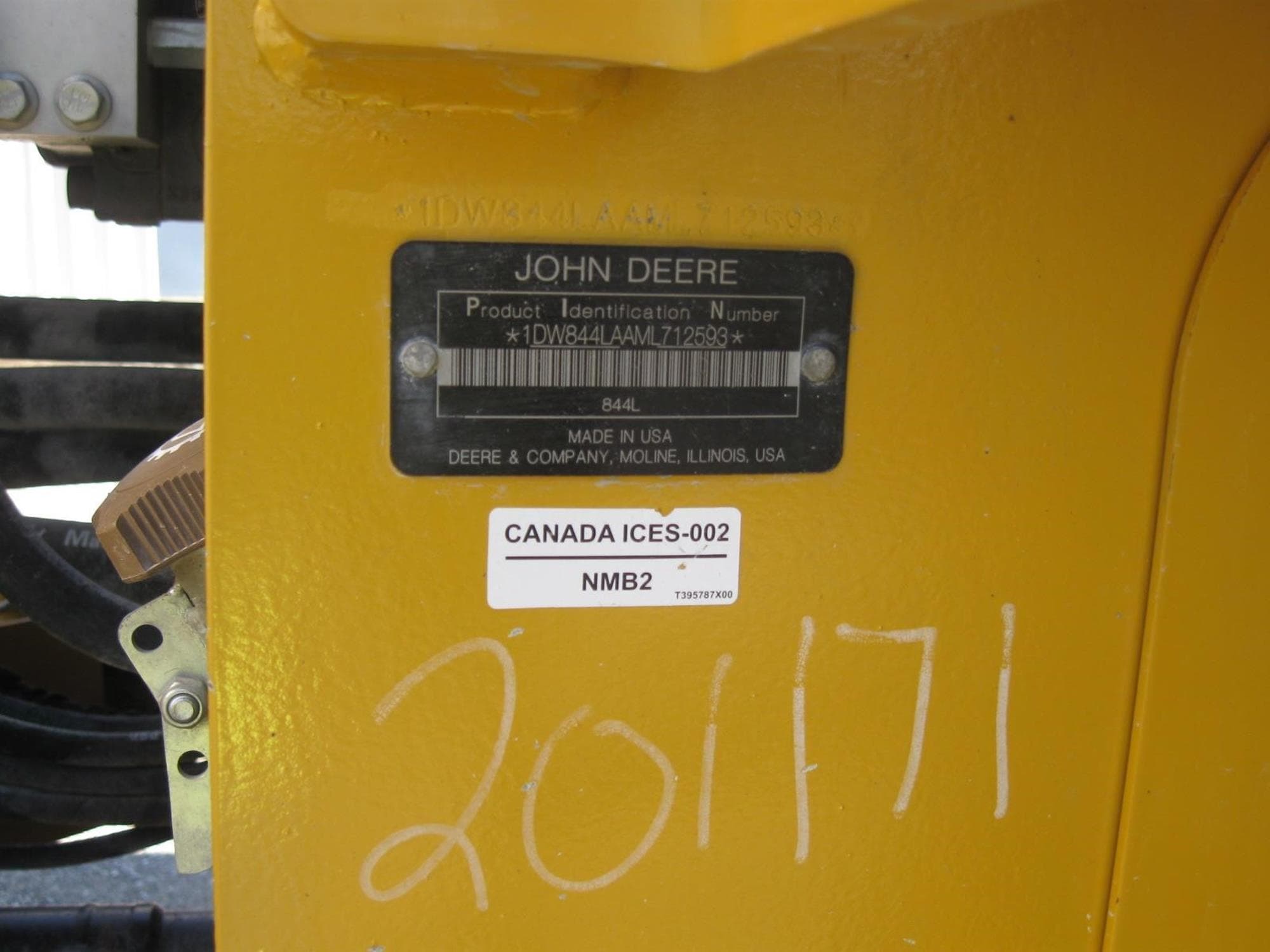 DEERE 844L FkKp3Pj.jpeg