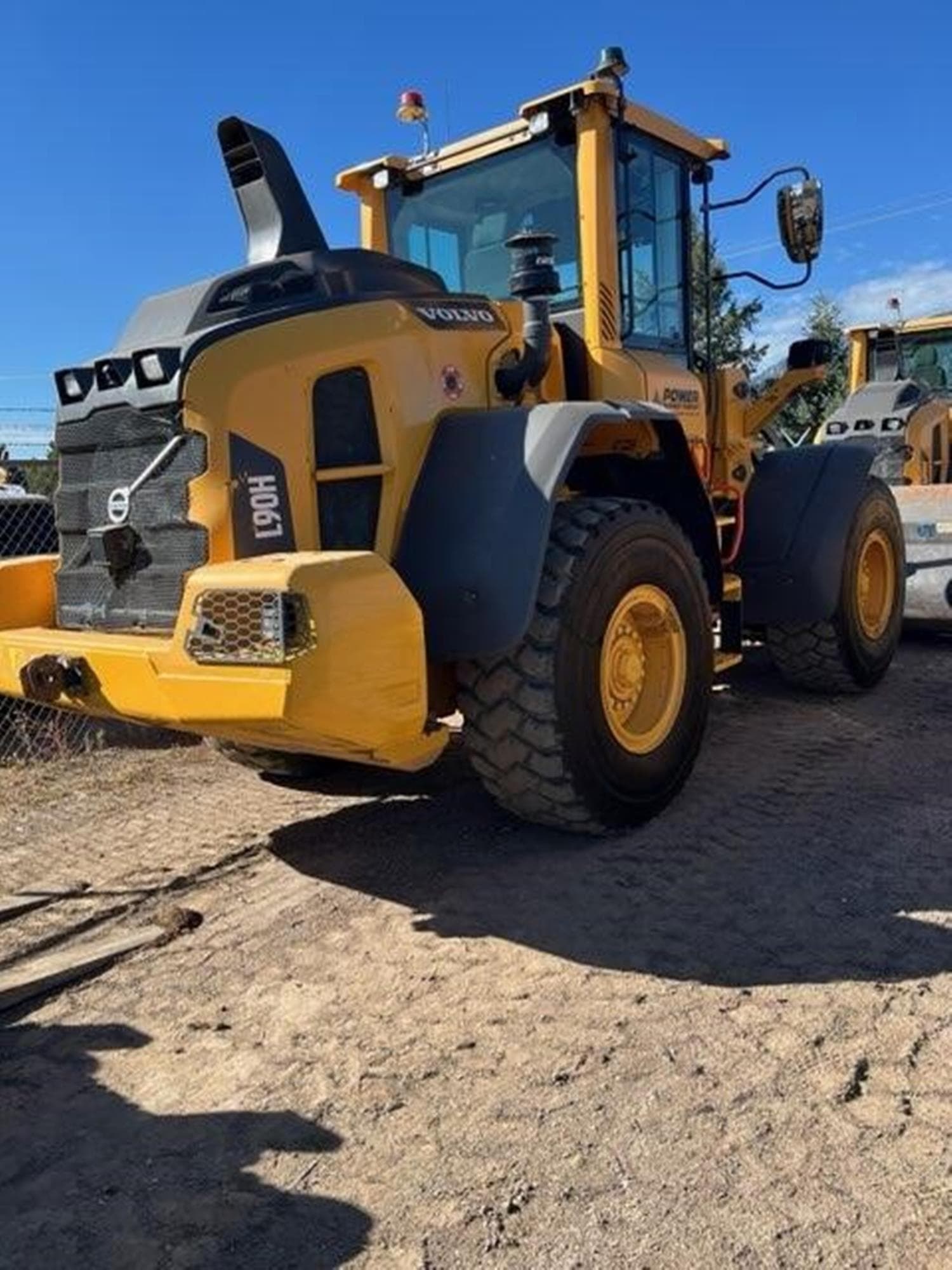 VOLVO L90H 1DmqxKR.jpeg