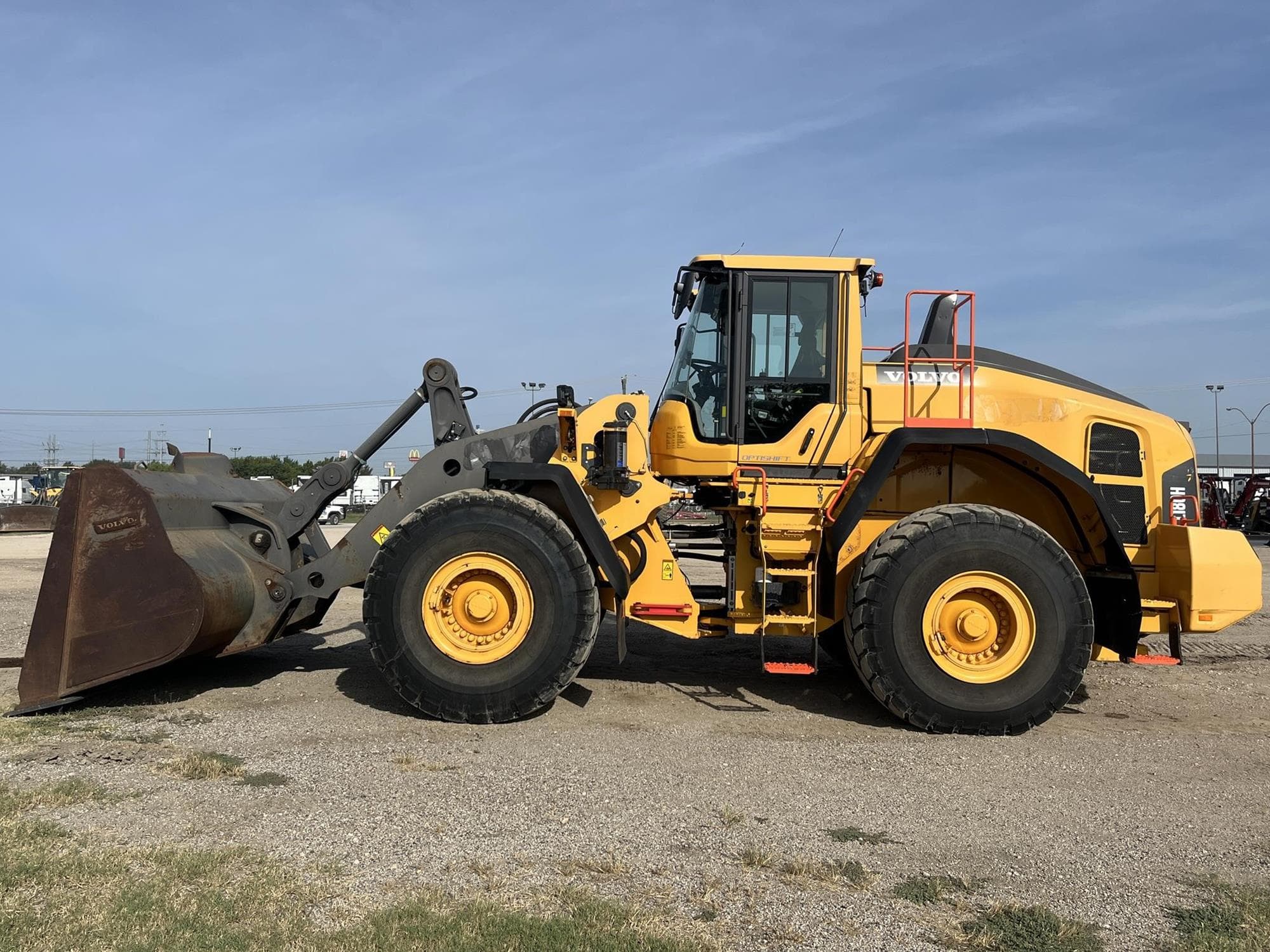 VOLVO L180H a7WnMPu.jpeg