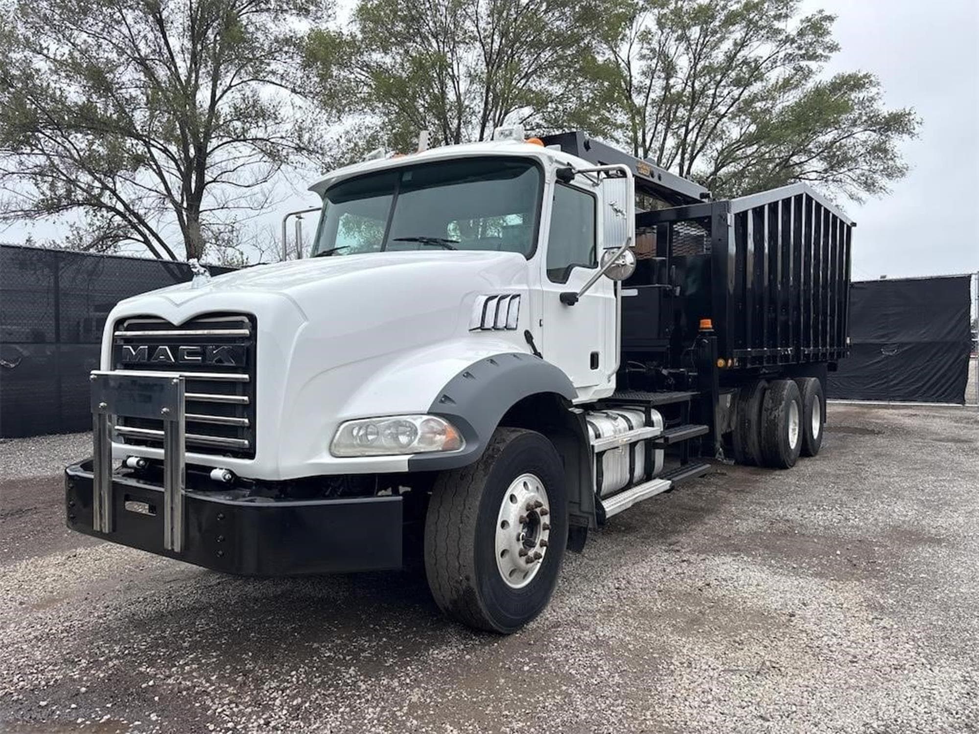MACK GRANITE GU813 2bCF01C.jpeg