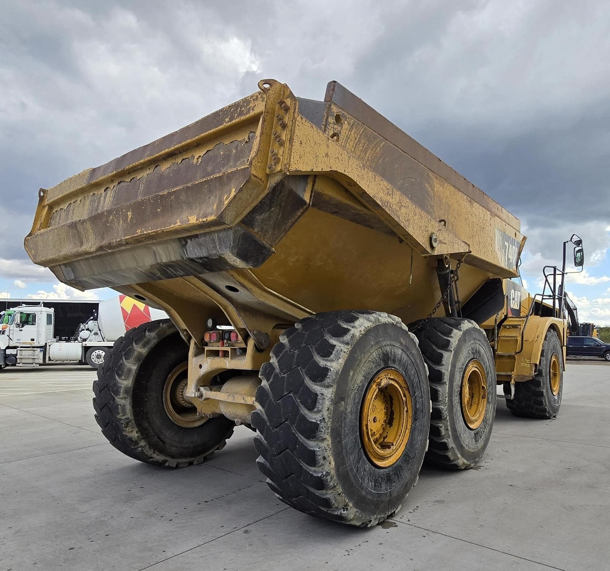 CATERPILLAR 740B Y2F3dhk.jpeg