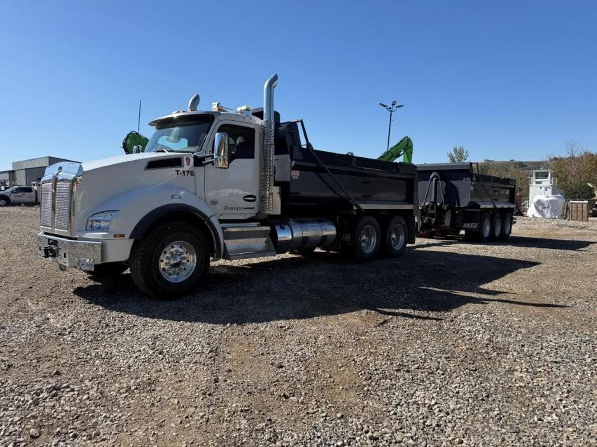 KENWORTH T880 Dbot9m1.jpeg
