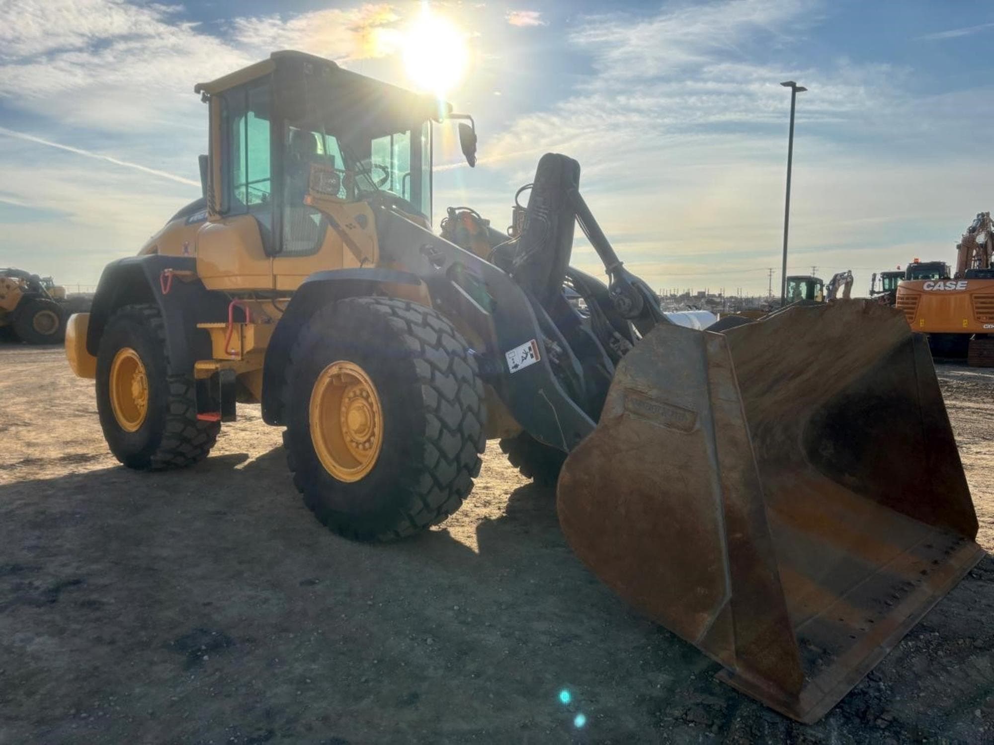 VOLVO L90H 8eiMy1T.jpeg