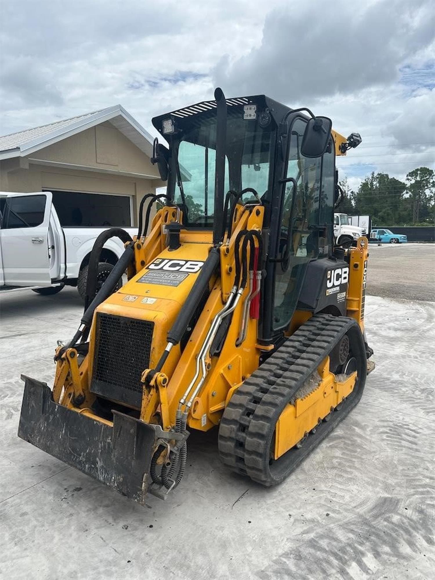 JCB 1CXT 5NpBVsy.jpeg