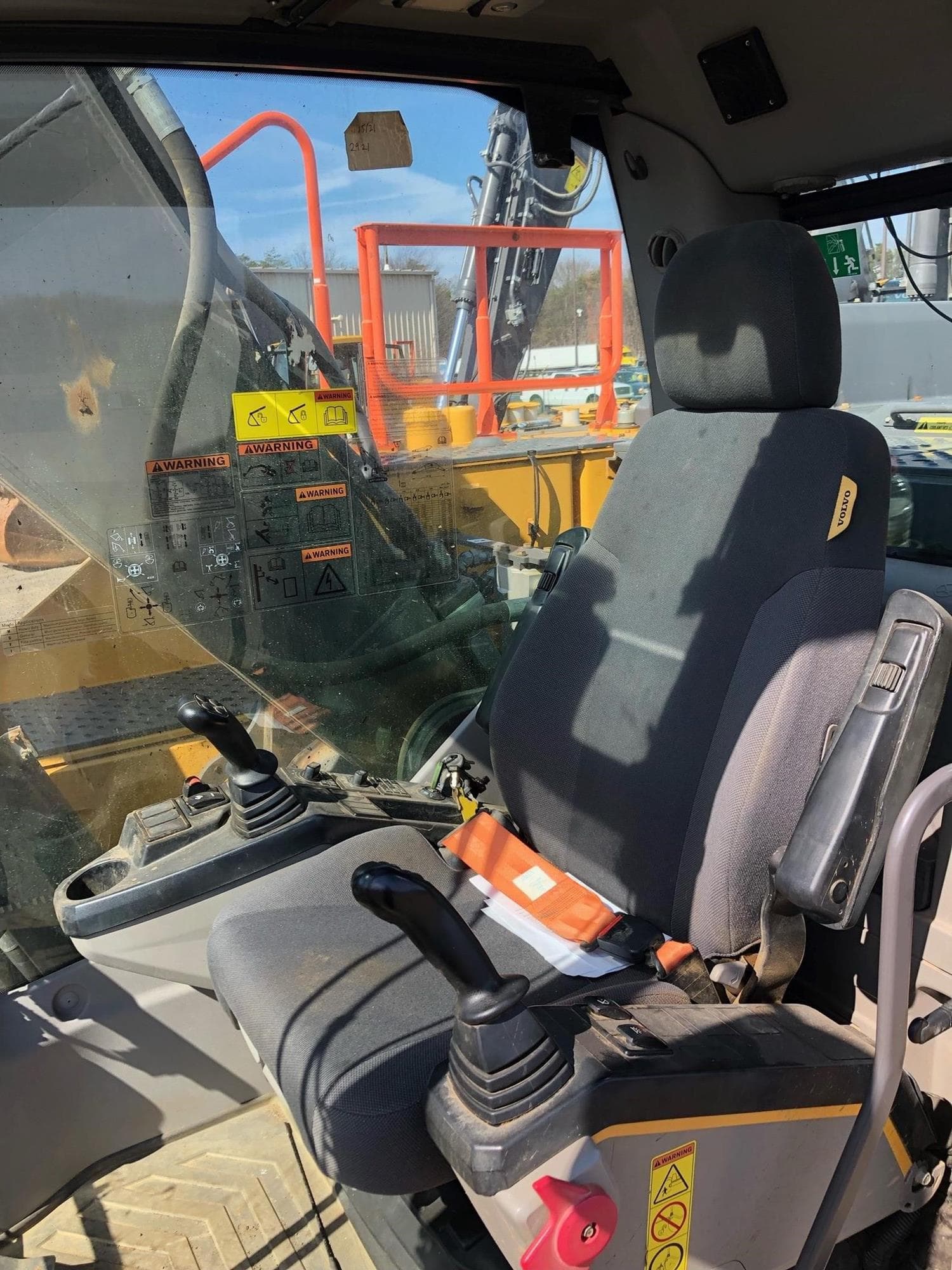 VOLVO EC220EL MIlv50Y.jpeg