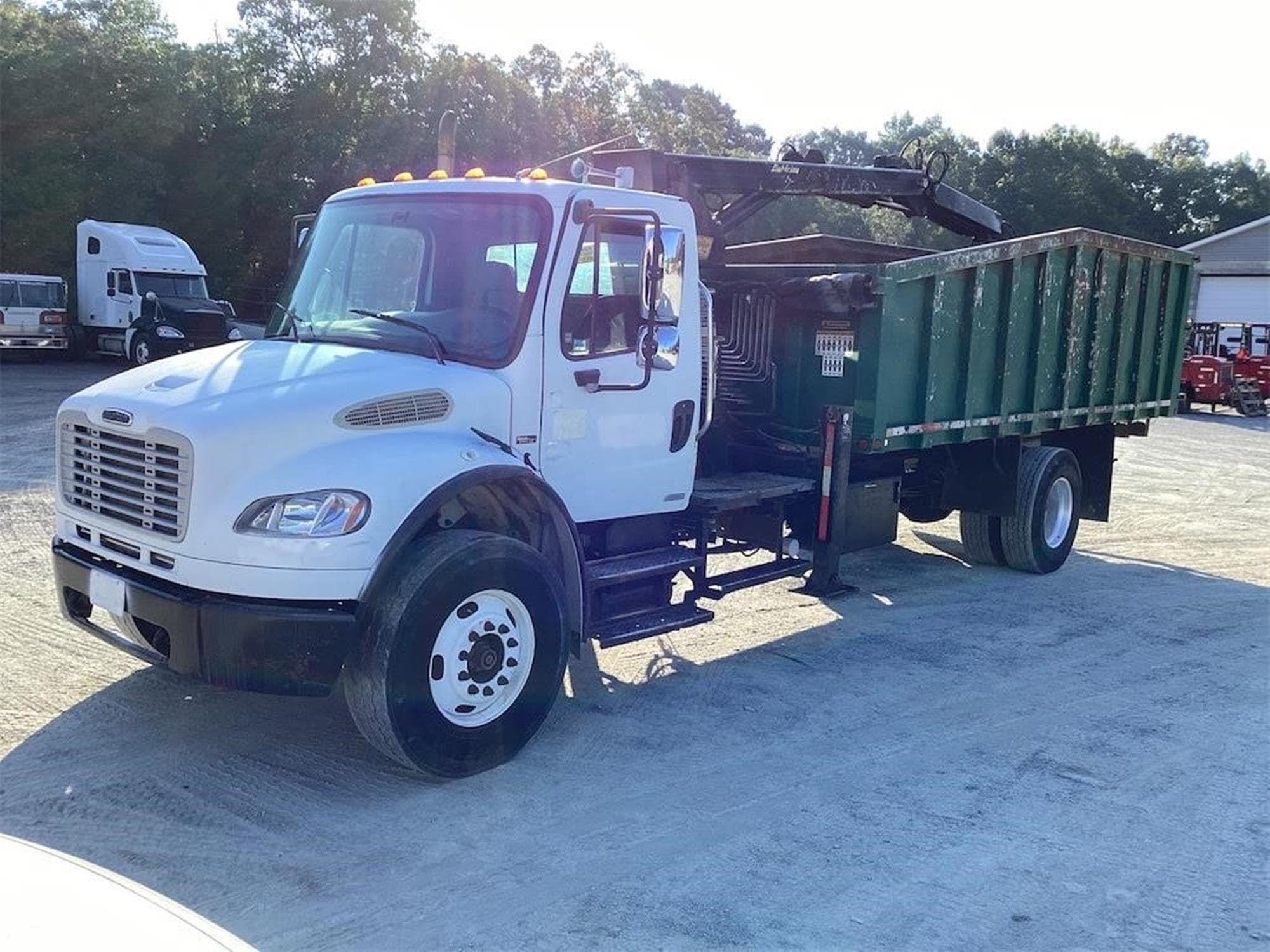 FREIGHTLINER BUSINESS CLASS M2 100 eL0o8Jp.jpeg