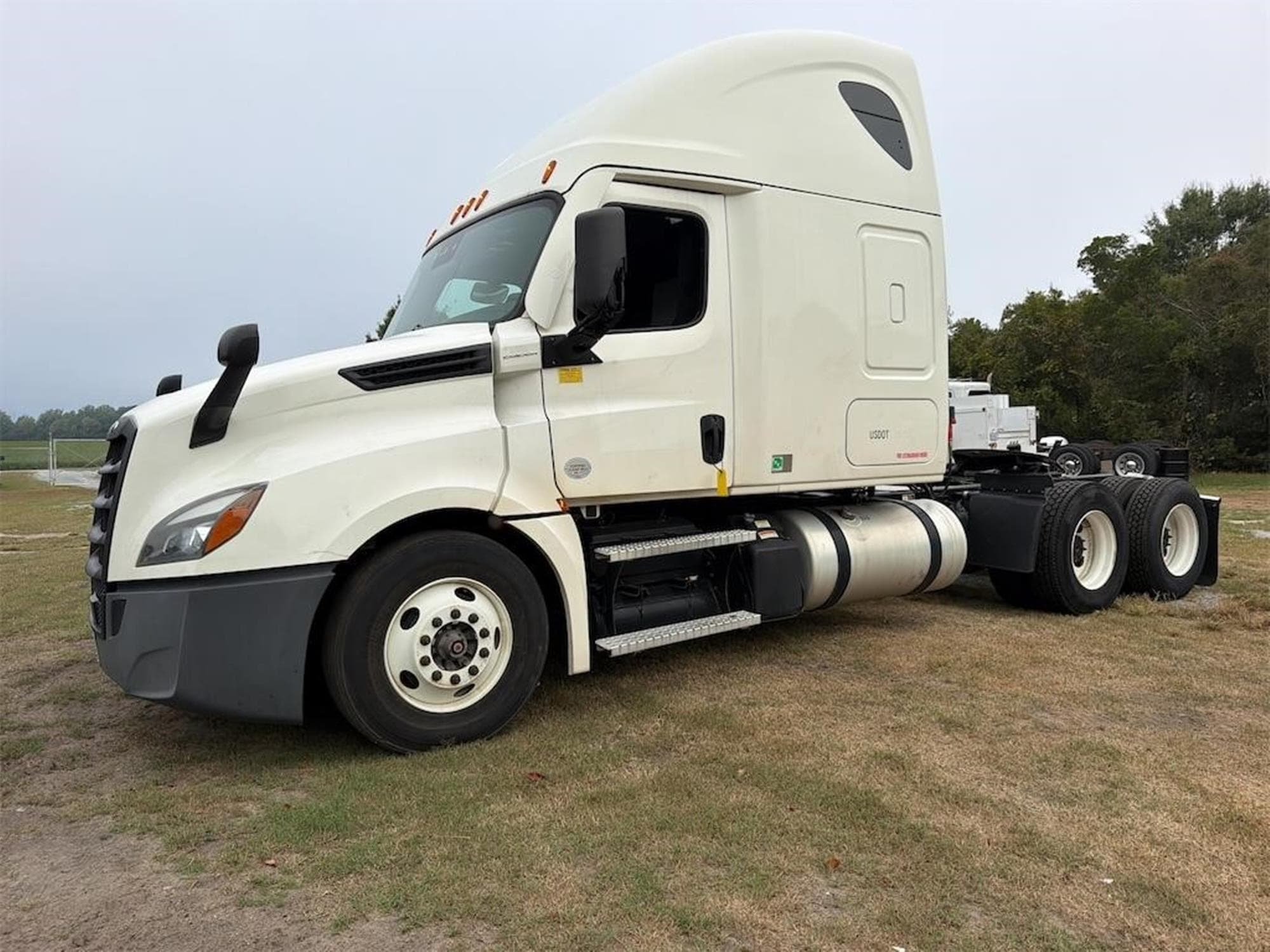 FREIGHTLINER CASCADIA 126 sqtlvbZ.jpeg