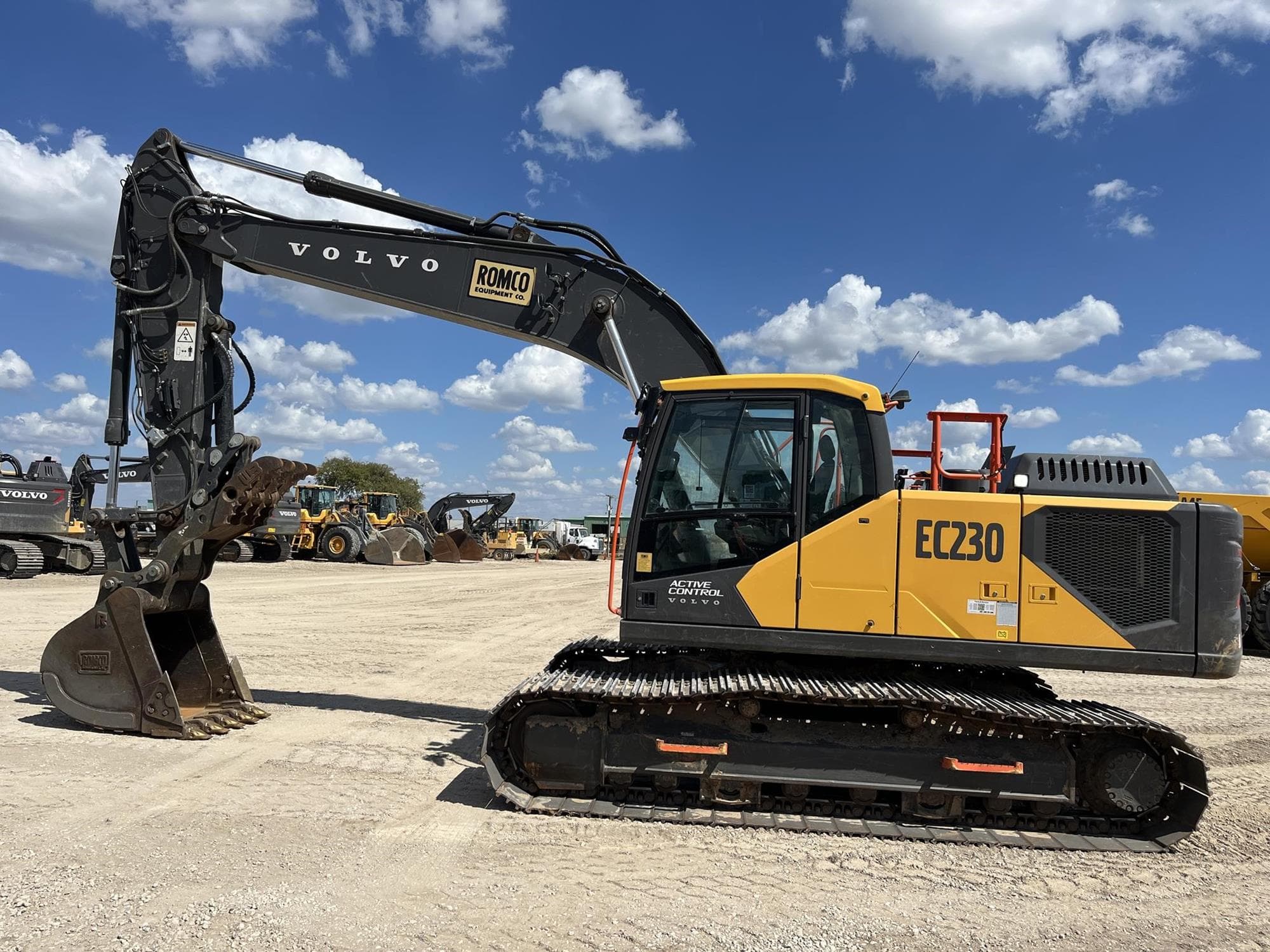 VOLVO EC230FL5 2Id5sqo.jpeg