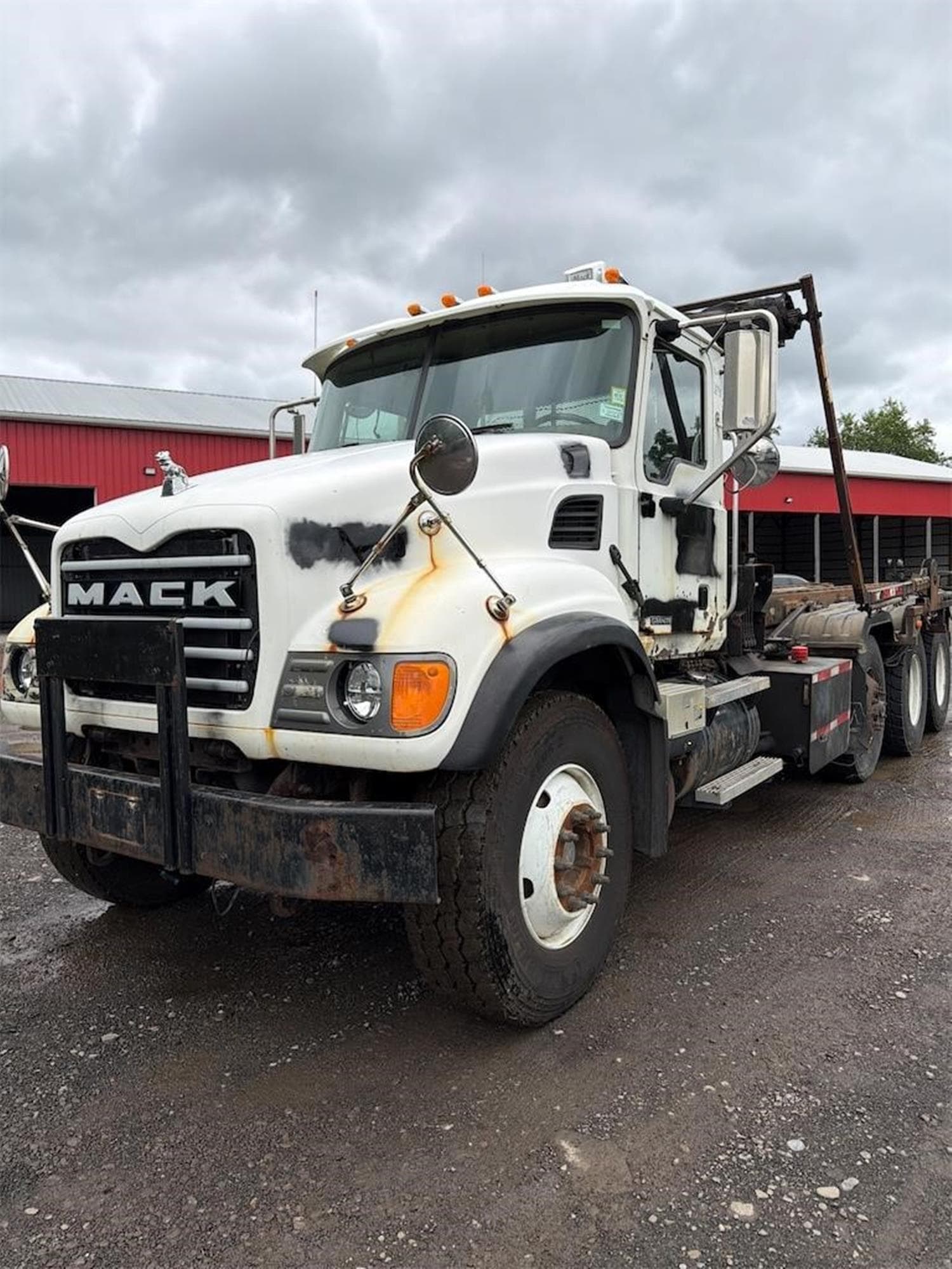 MACK GRANITE CV713 15gM0nI.jpeg