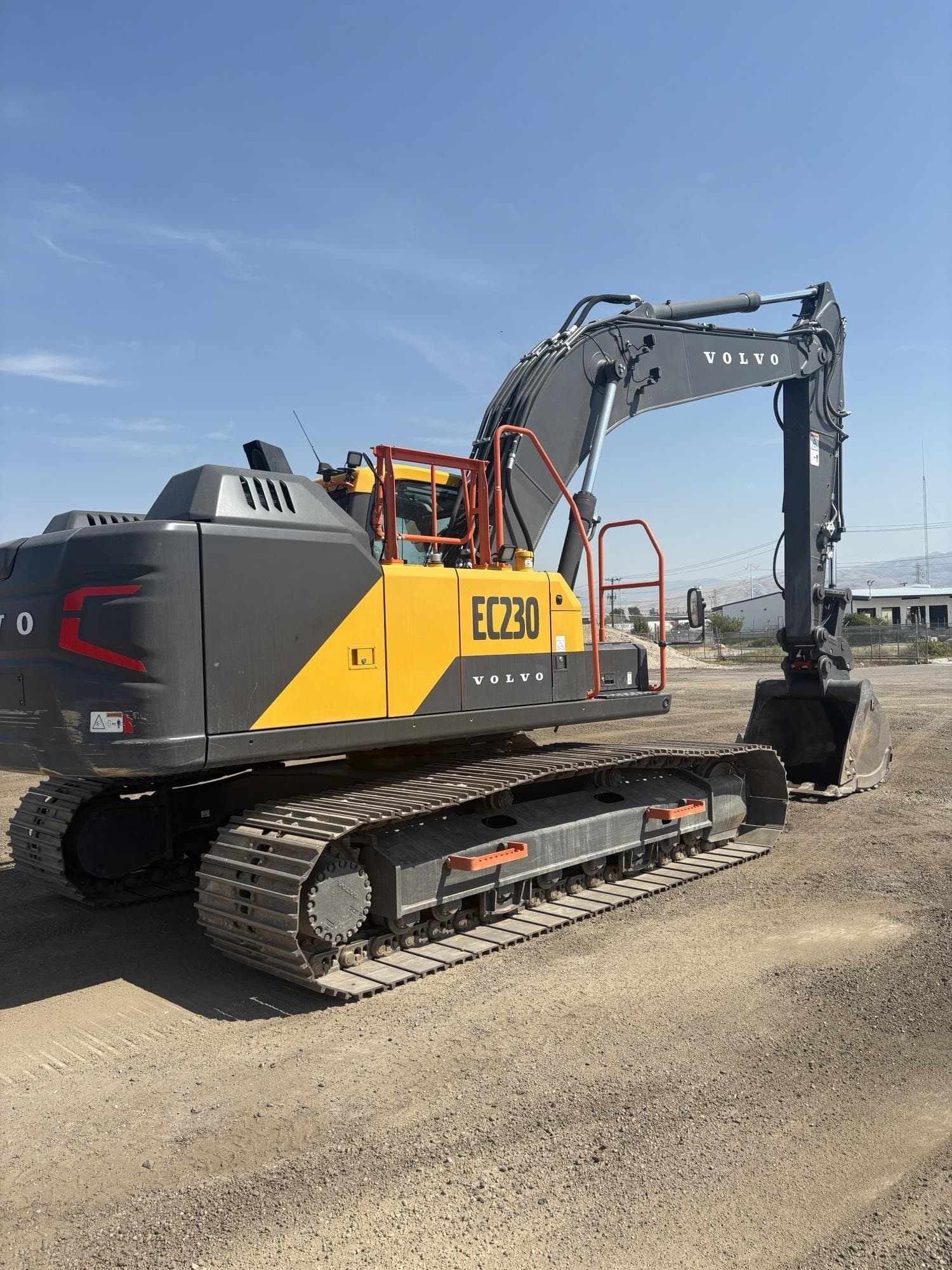 VOLVO EC230FL5 ieQjXt0.jpeg