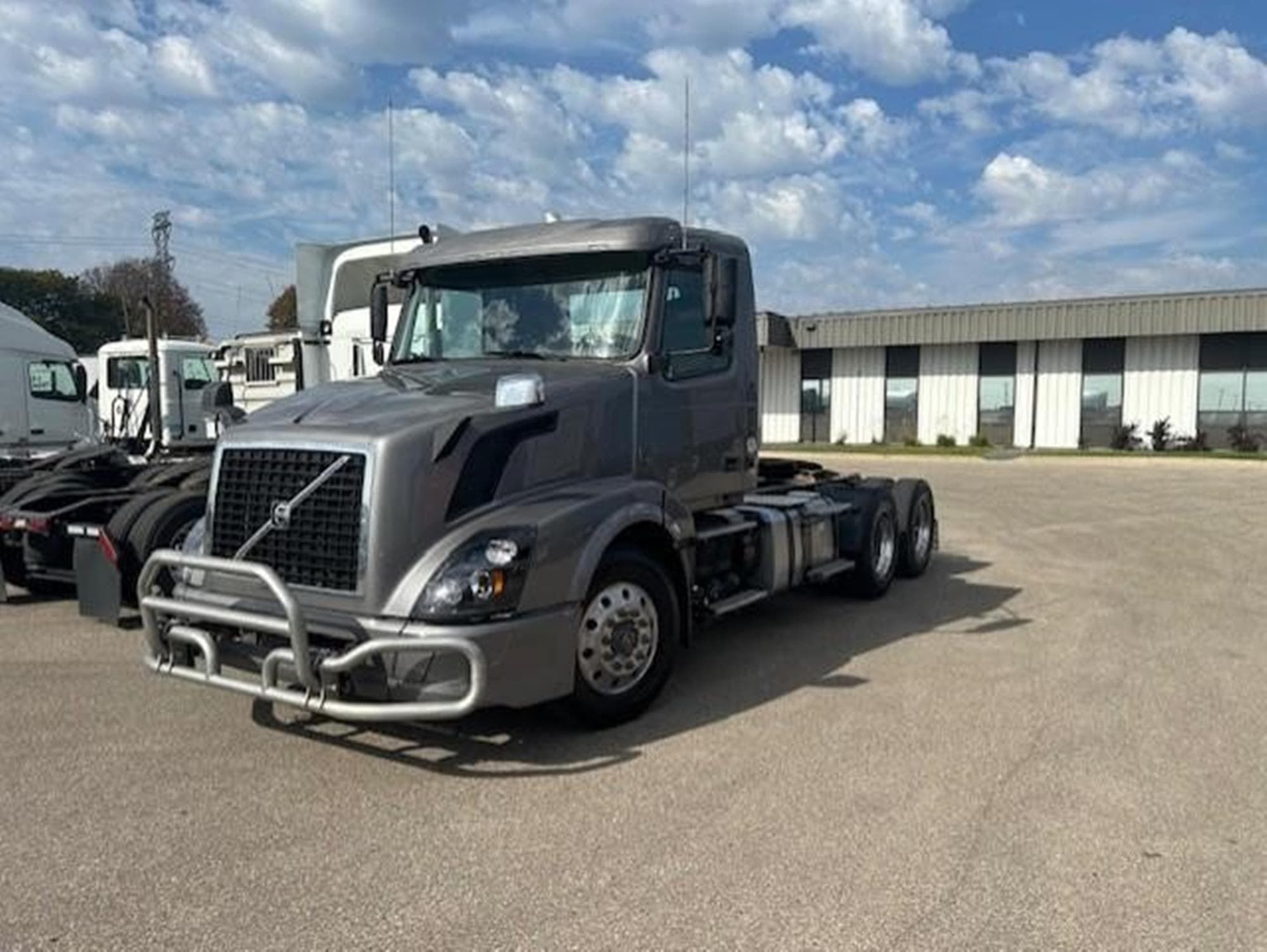 VOLVO VNL64T300 tJ%2fZV.jpeg