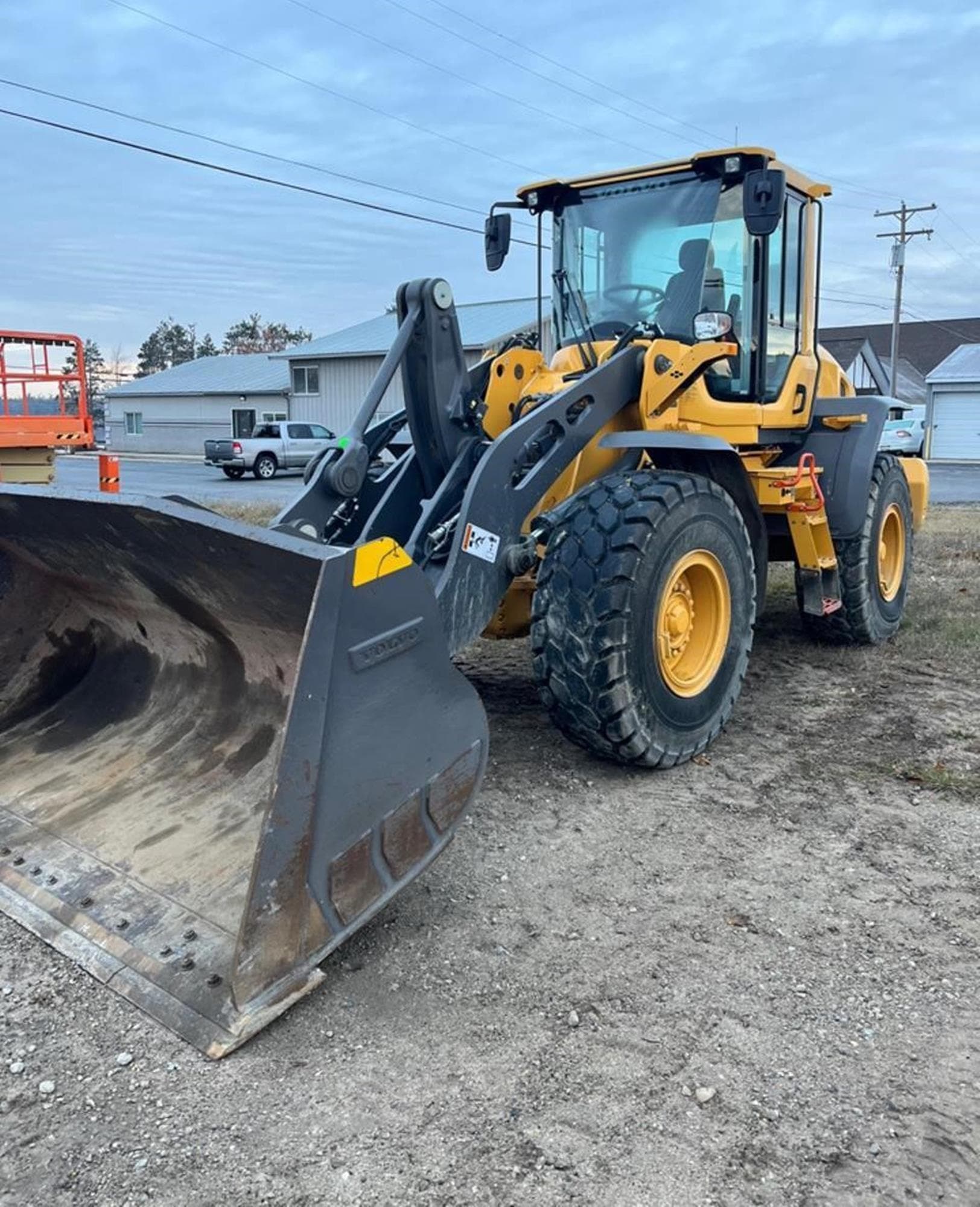 VOLVO L90H zPgJmBe.jpeg