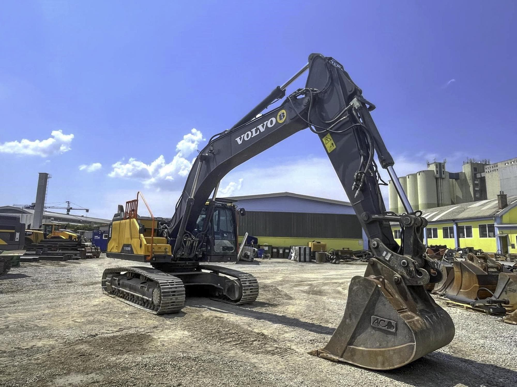 Volvo_EC300E_314474_2020_03.jpg