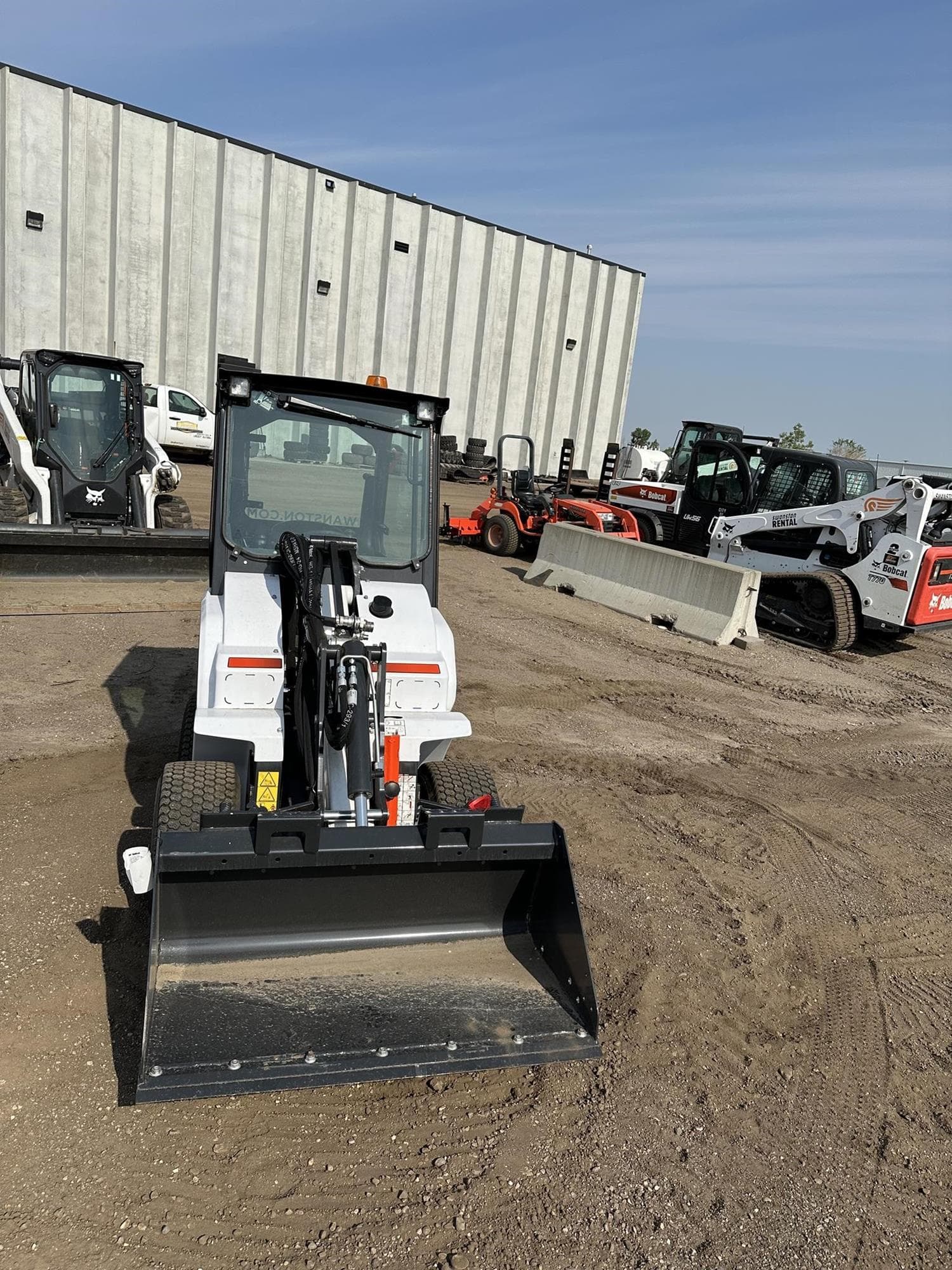 BOBCAT L23 I4GtQjQ.jpeg