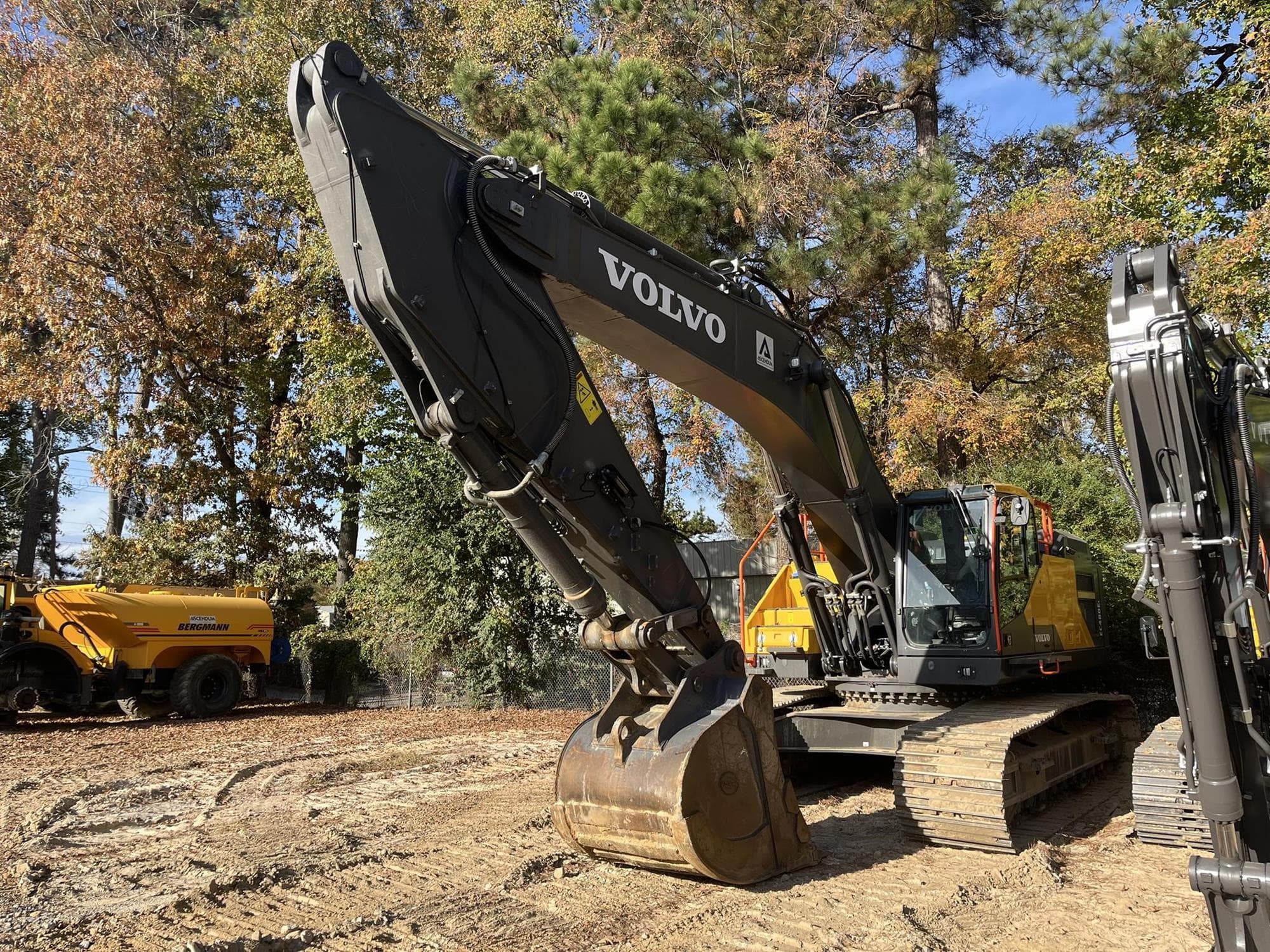 VOLVO EC480EL 2xI3PNq.jpeg