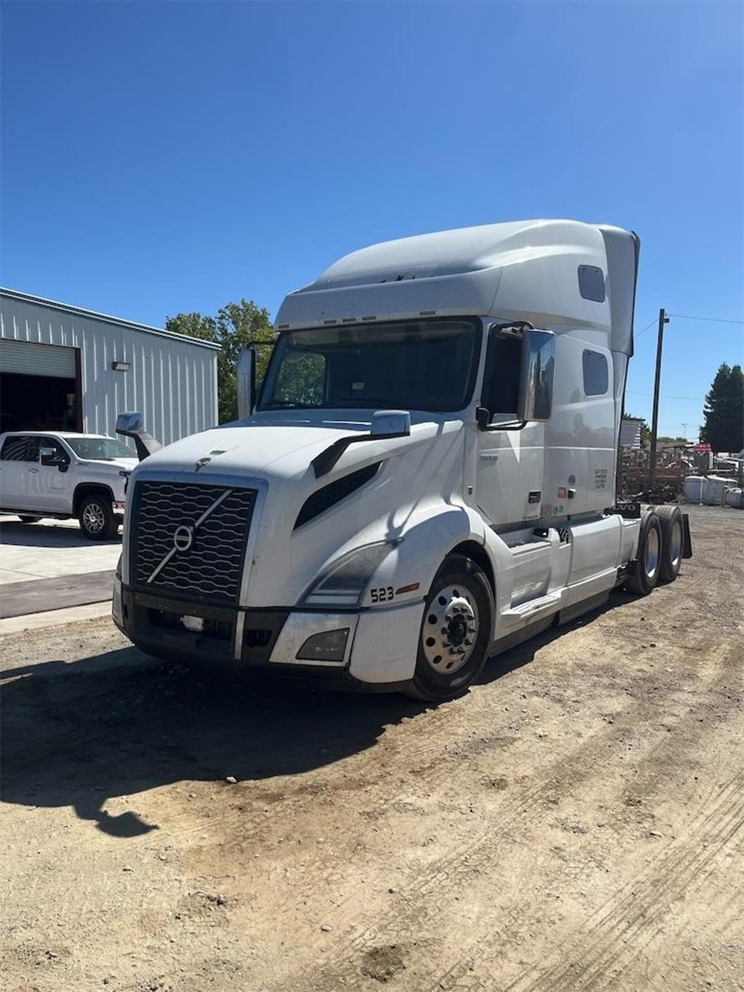VOLVO VNL64T760 l3hYmWS.jpeg